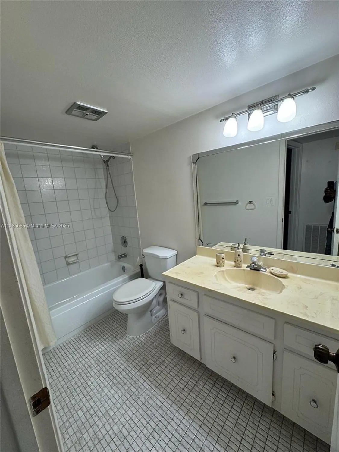 Property Slideshow image 18 of 30 | 3551 inverrary dr apt 208, Lauderhill, FL, 33319