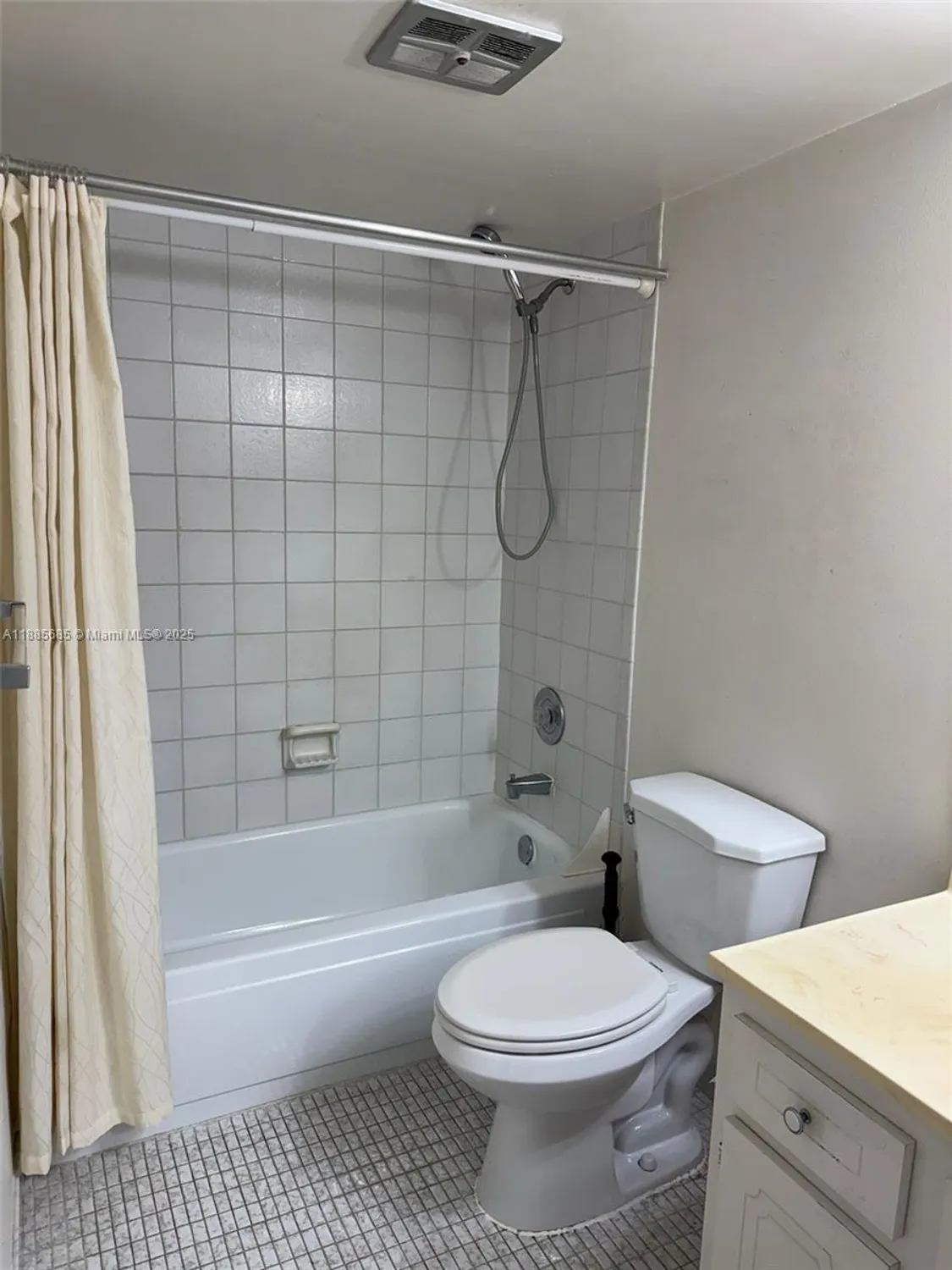 Property Slideshow image 19 of 30 | 3551 inverrary dr apt 208, Lauderhill, FL, 33319