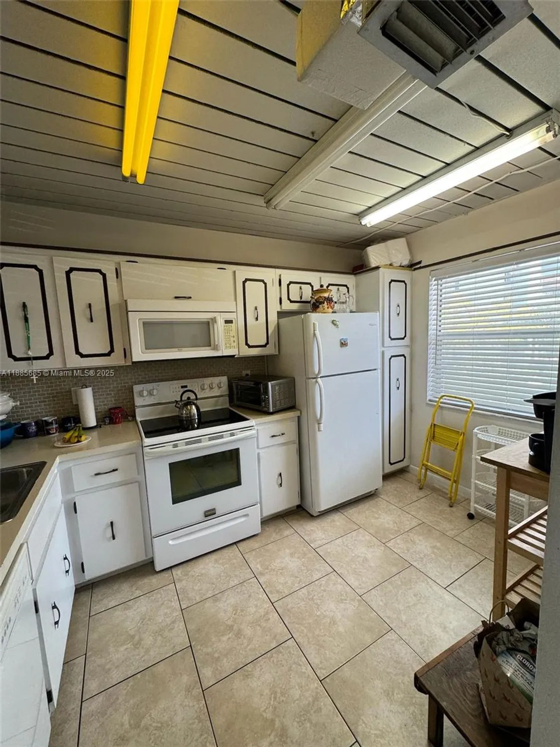 Property Slideshow image 5 of 30 | 3551 inverrary dr apt 208, Lauderhill, FL, 33319