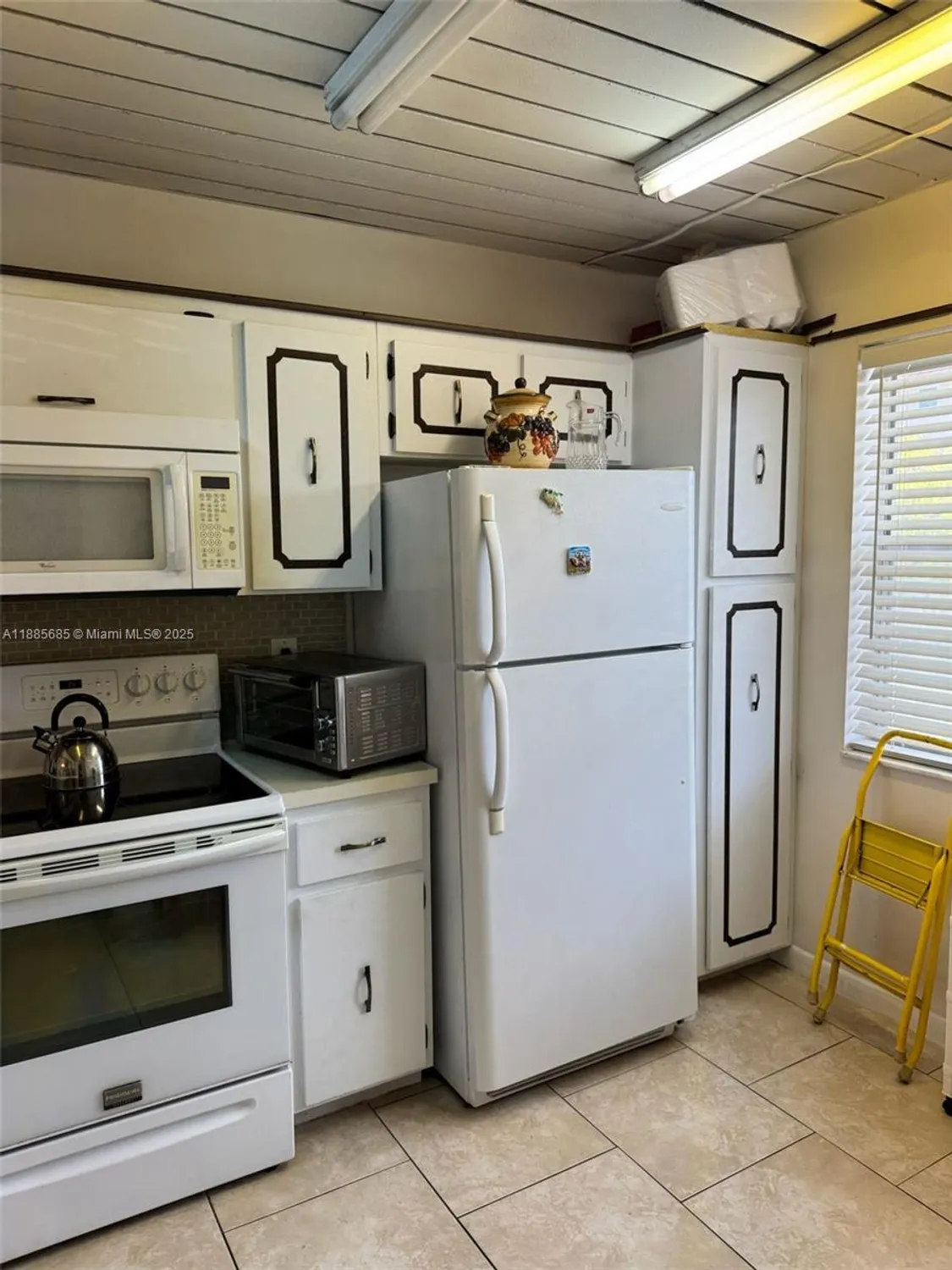 Property Slideshow image 6 of 30 | 3551 inverrary dr apt 208, Lauderhill, FL, 33319