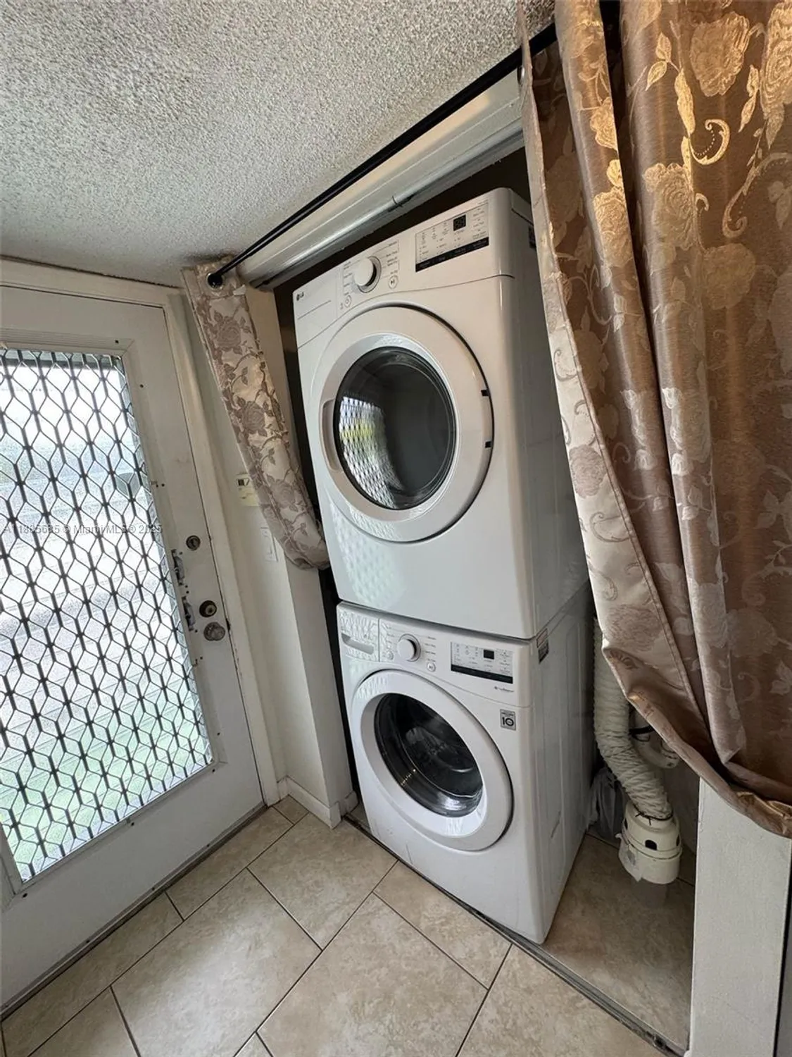 Property Slideshow image 8 of 30 | 3551 inverrary dr apt 208, Lauderhill, FL, 33319