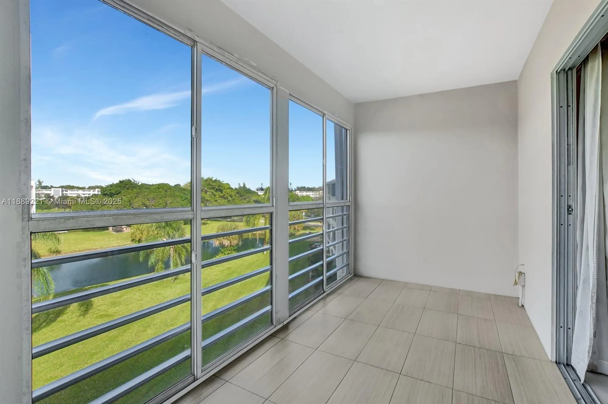 Property Slideshow image 15 of 27 | 4008 oakridge a # 4008, Deerfield Beach, FL, 33442