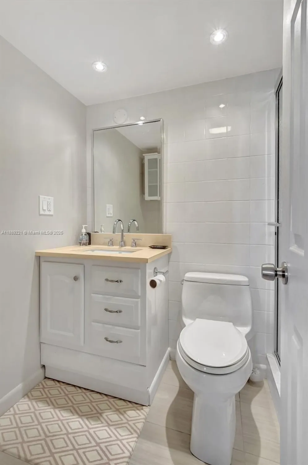 Property Slideshow image 12 of 27 | 4008 oakridge a # 4008, Deerfield Beach, FL, 33442