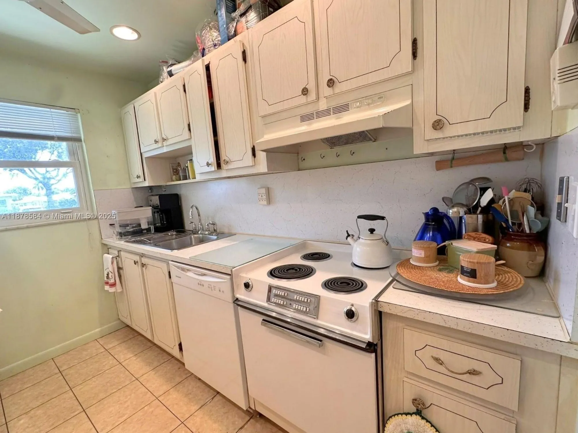 Property Slideshow image 14 of 32 | 285 n high point blvd a, Boynton Beach, FL, 33435