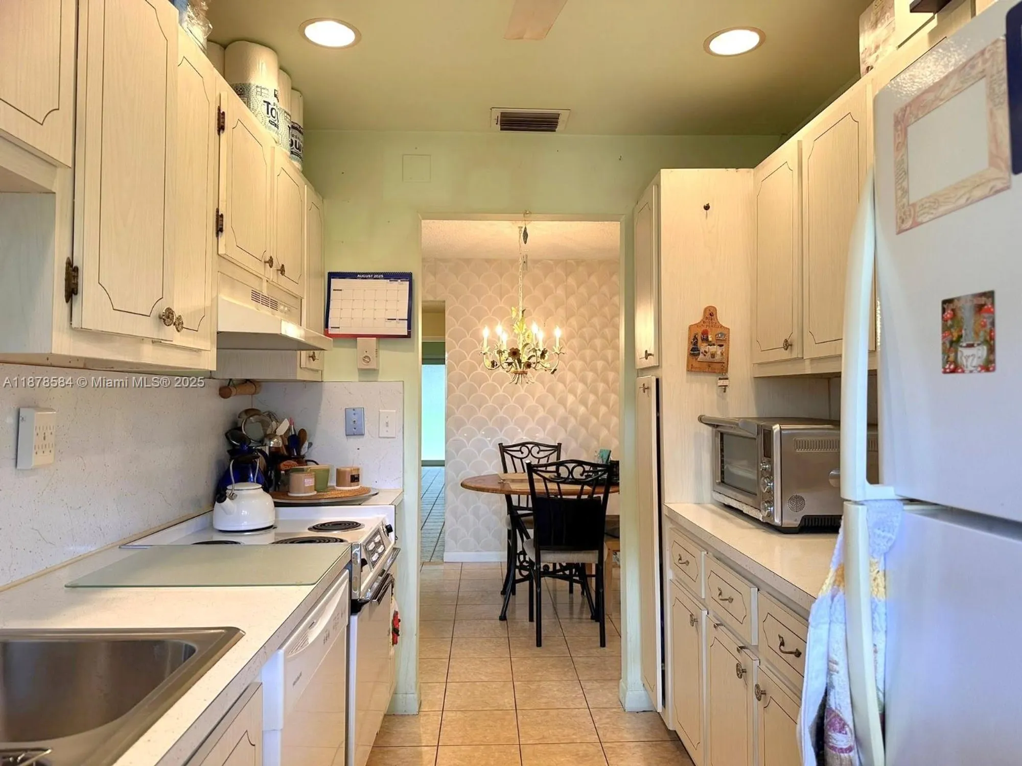 Property Slideshow image 10 of 32 | 285 n high point blvd a, Boynton Beach, FL, 33435