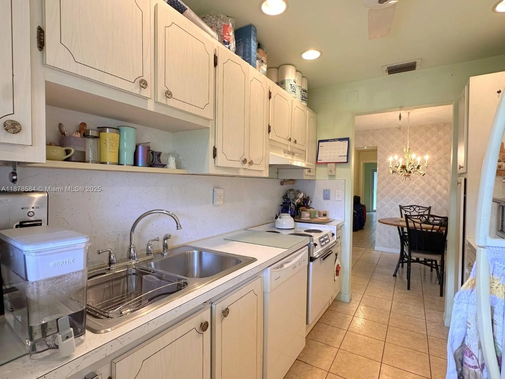 Property Slideshow image 12 of 32 | 285 n high point blvd a, Boynton Beach, FL, 33435