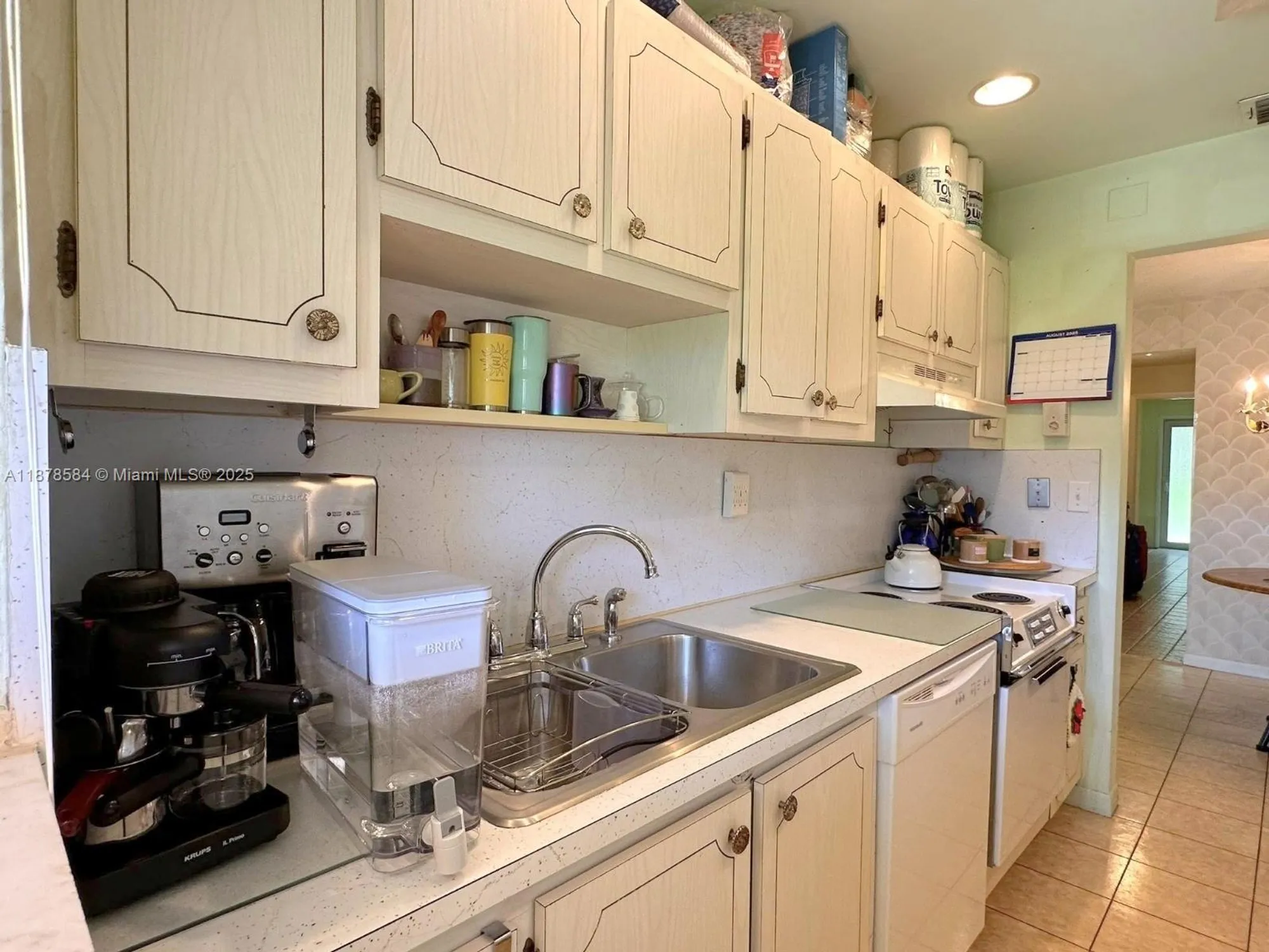 Property Slideshow image 13 of 32 | 285 n high point blvd a, Boynton Beach, FL, 33435