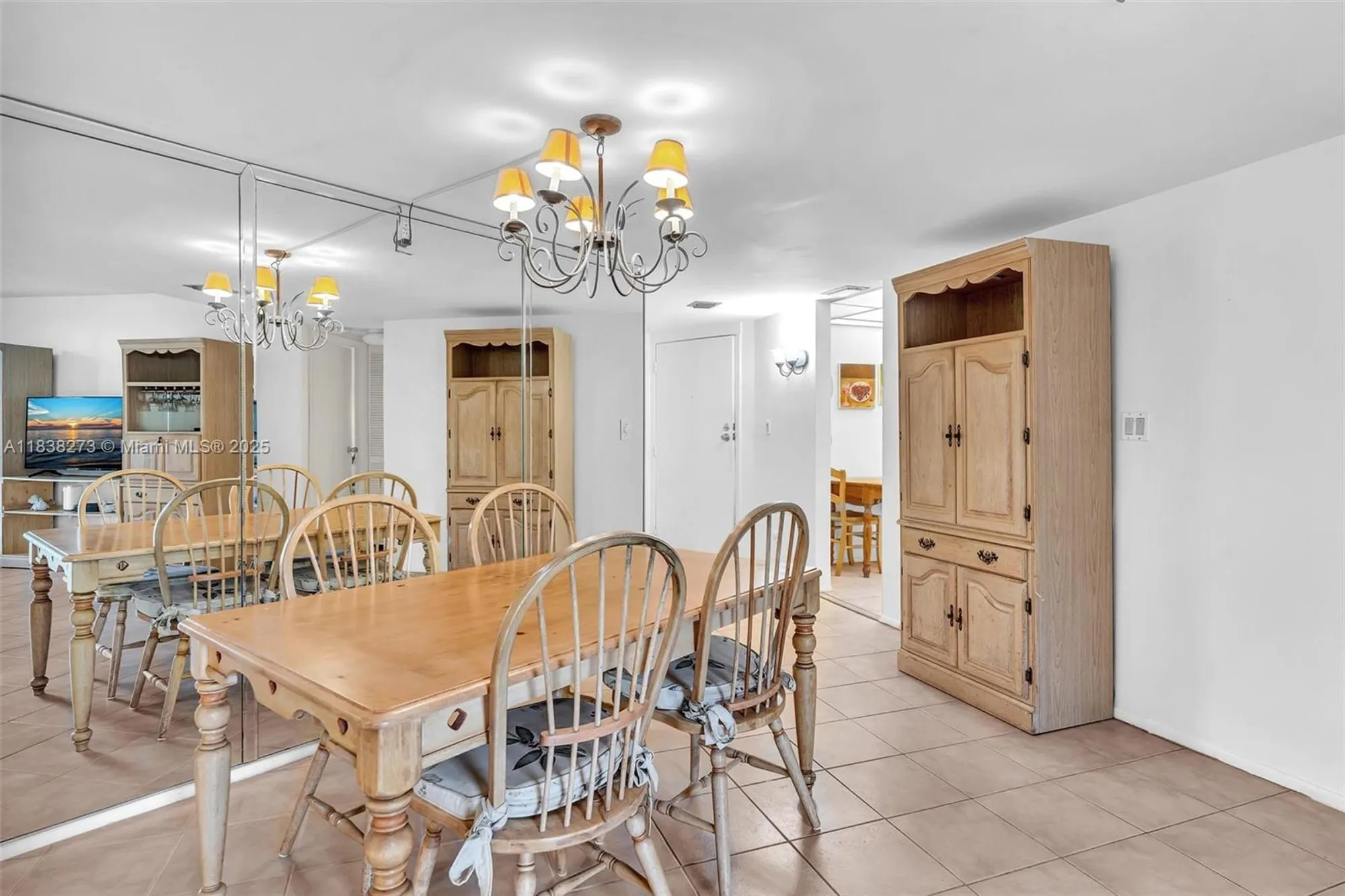 Property Slideshow image 16 of 43 | 20400 w country club dr 215, Aventura, FL, 33180