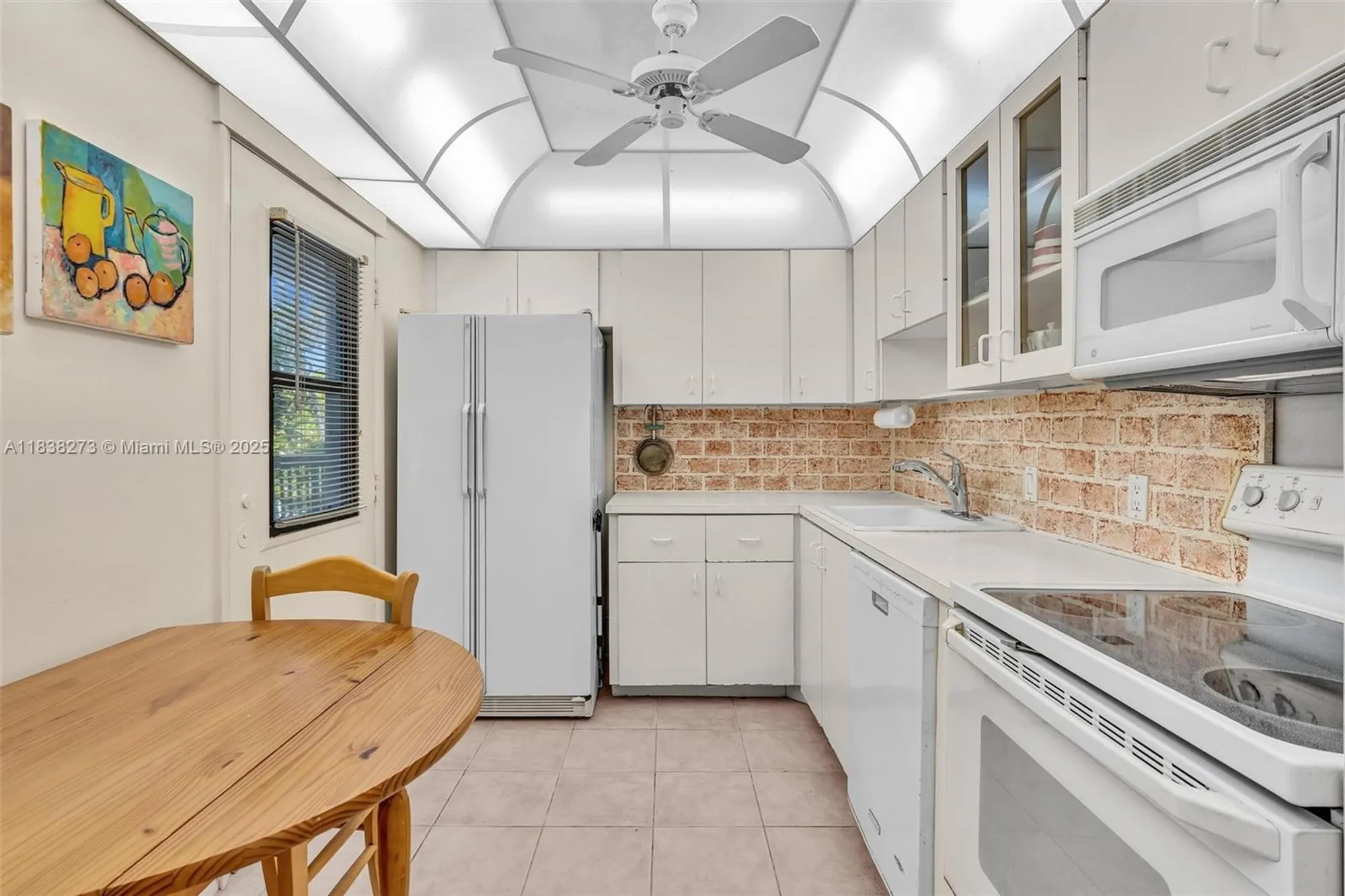 Property Slideshow image 18 of 43 | 20400 w country club dr 215, Aventura, FL, 33180