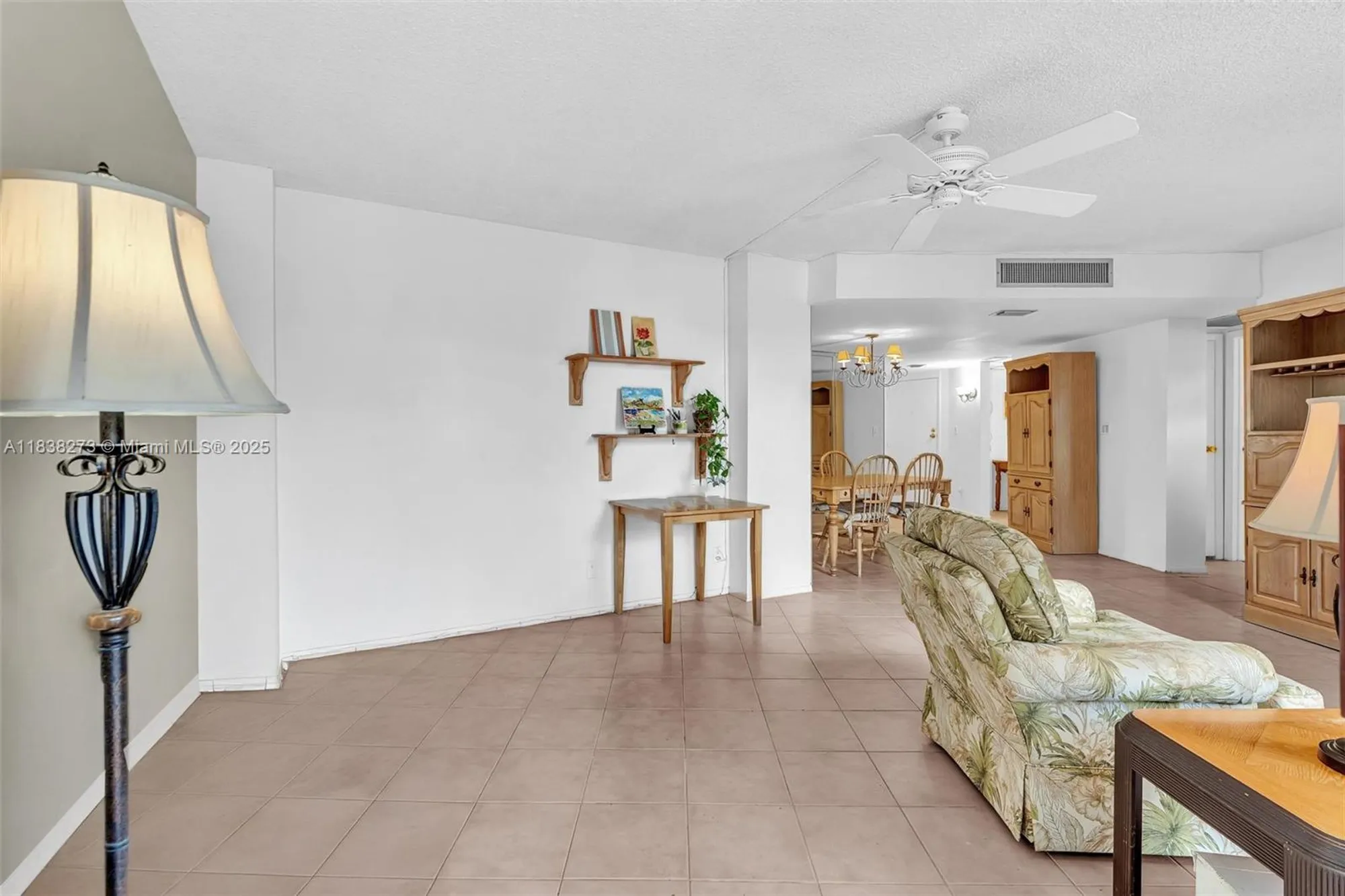 Property Slideshow image 13 of 43 | 20400 w country club dr 215, Aventura, FL, 33180