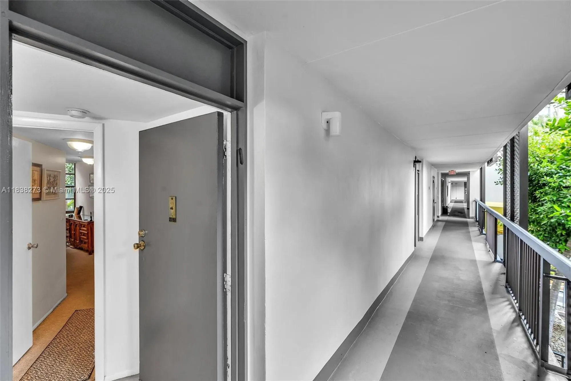 Property Slideshow image 27 of 43 | 20400 w country club dr 215, Aventura, FL, 33180