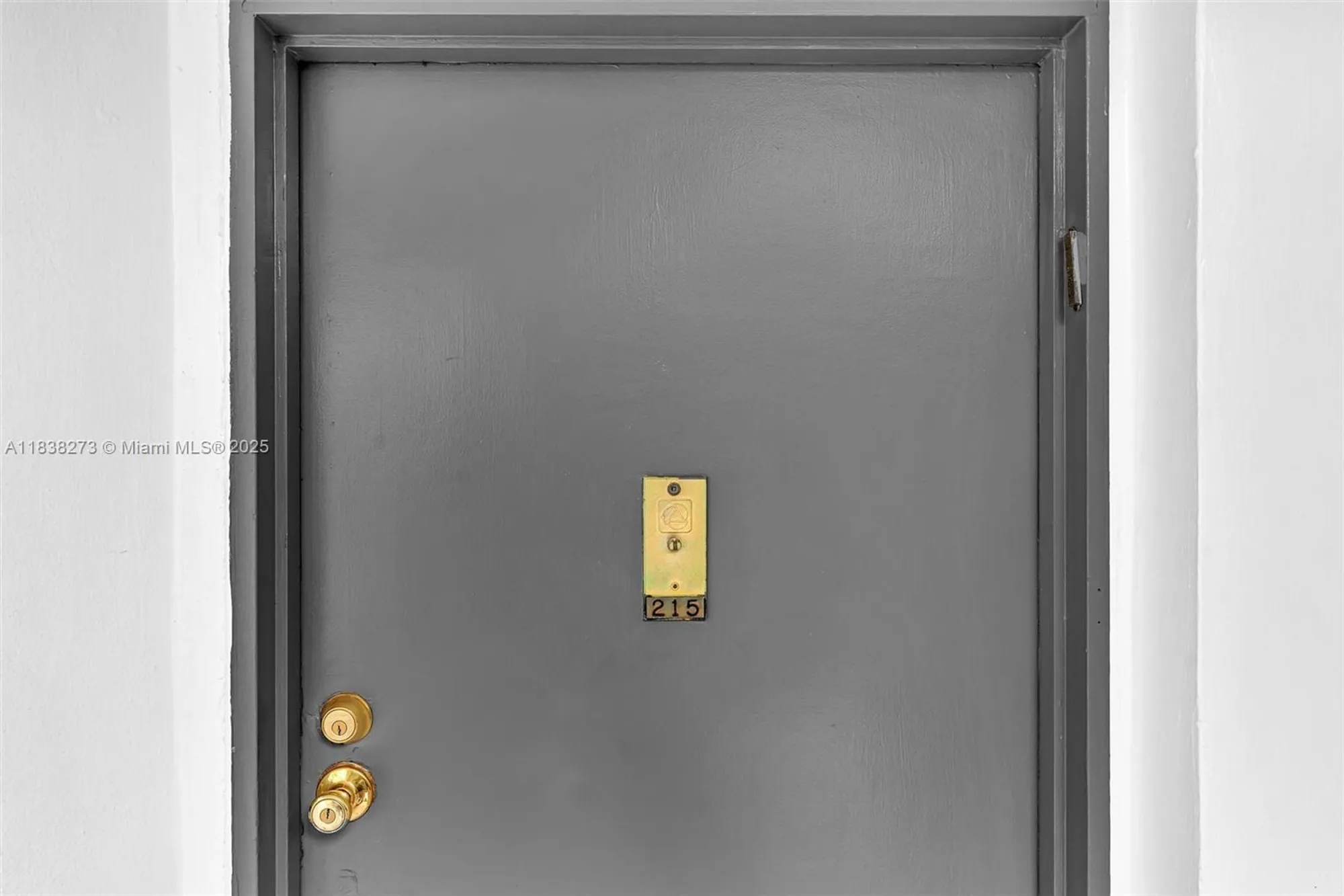 Property Slideshow image 29 of 43 | 20400 w country club dr 215, Aventura, FL, 33180