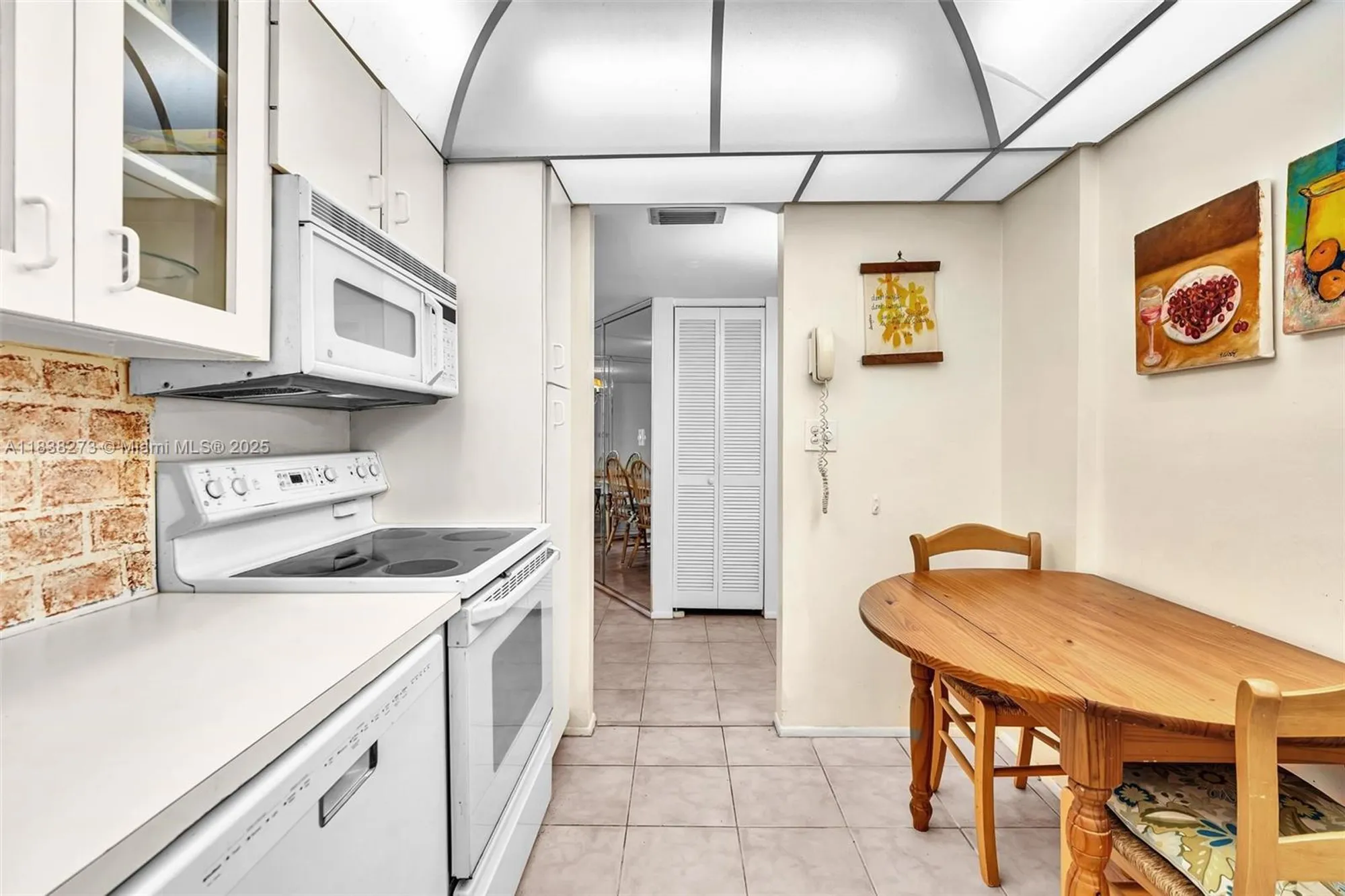 Property Slideshow image 20 of 43 | 20400 w country club dr 215, Aventura, FL, 33180