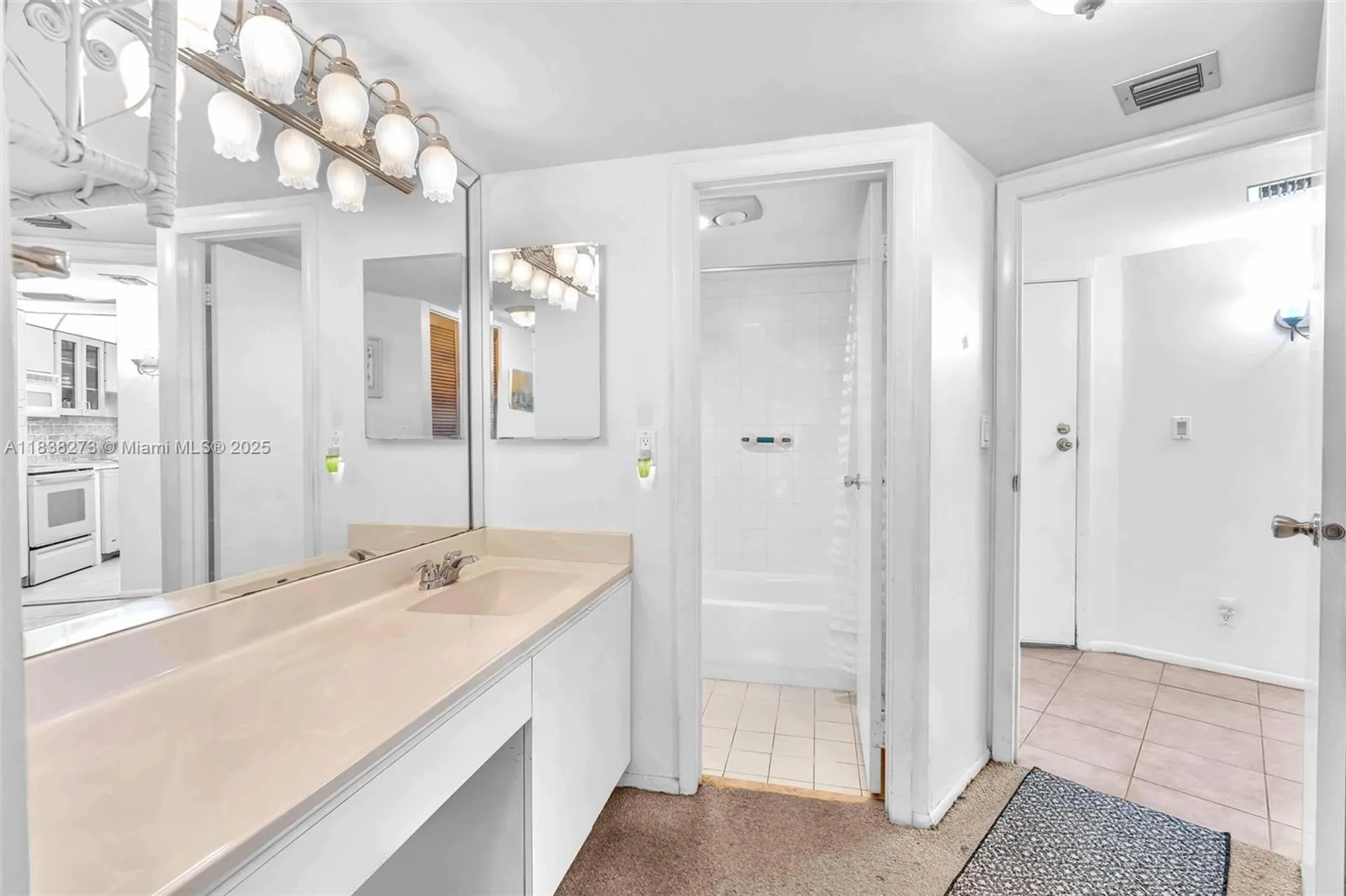 Property Slideshow image 23 of 43 | 20400 w country club dr 215, Aventura, FL, 33180