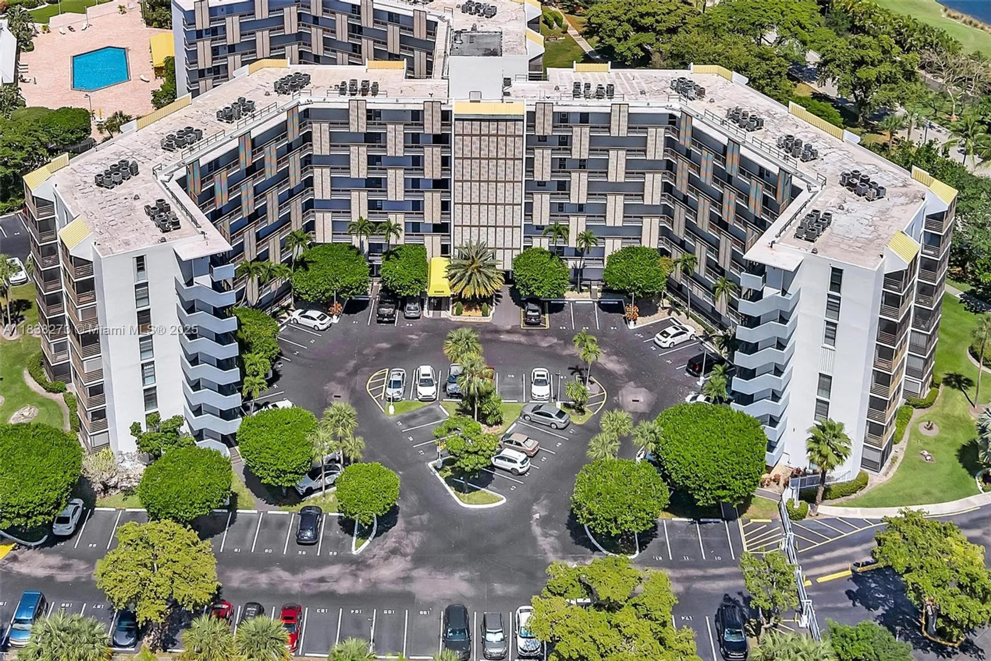 Property Slideshow image 36 of 43 | 20400 w country club dr 215, Aventura, FL, 33180