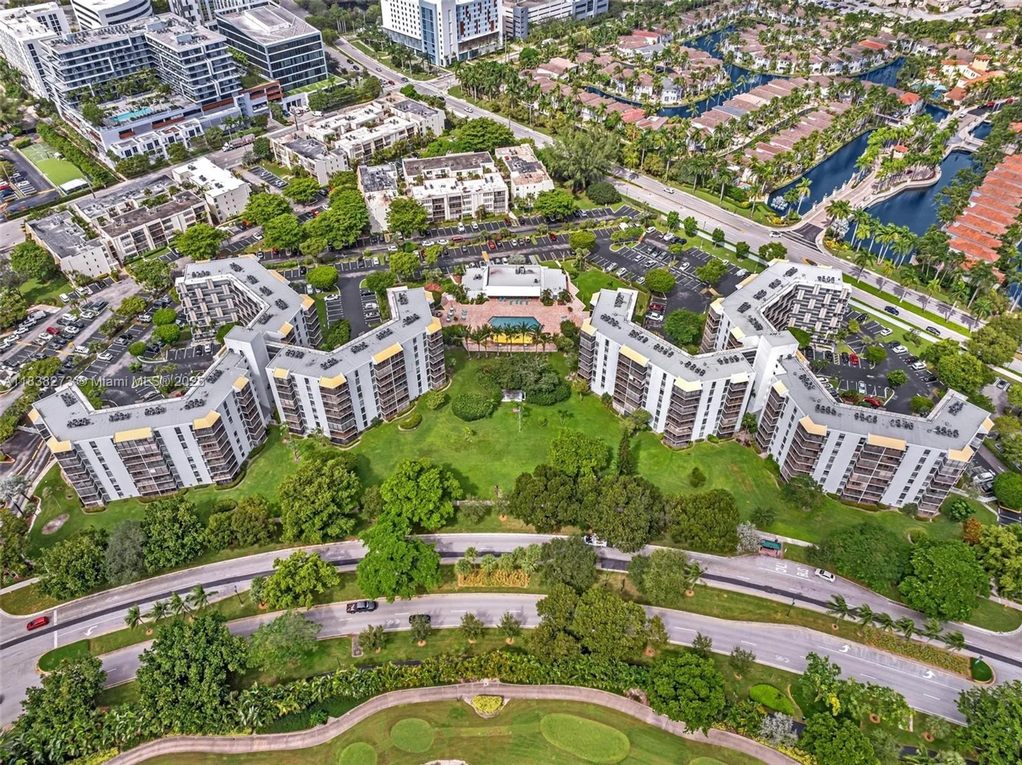 Property Slideshow image 37 of 43 | 20400 w country club dr 215, Aventura, FL, 33180