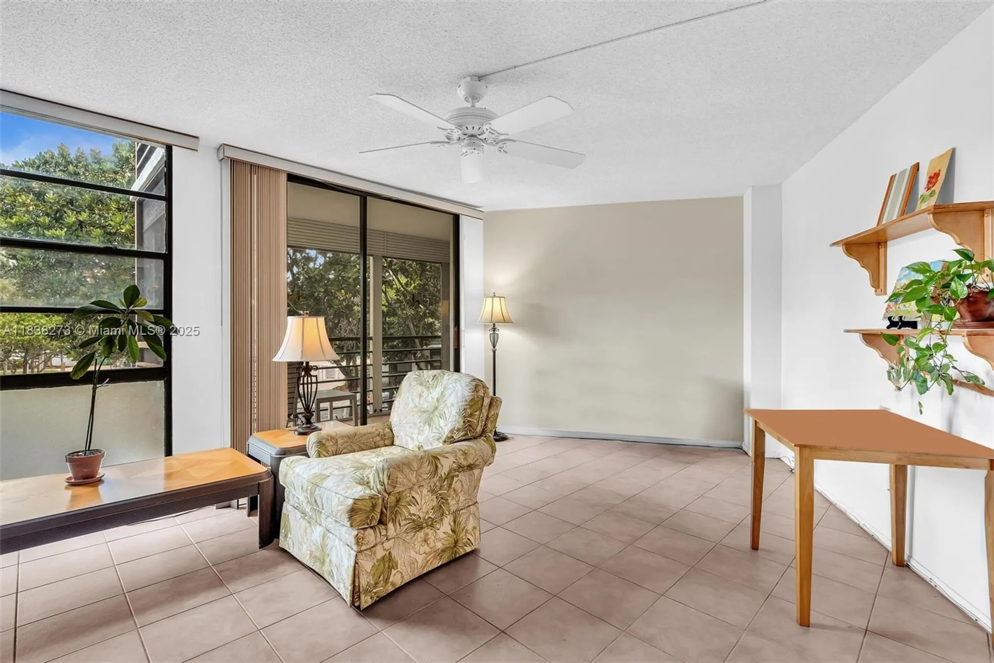 Property Slideshow image 5 of 43 | 20400 w country club dr 215, Aventura, FL, 33180