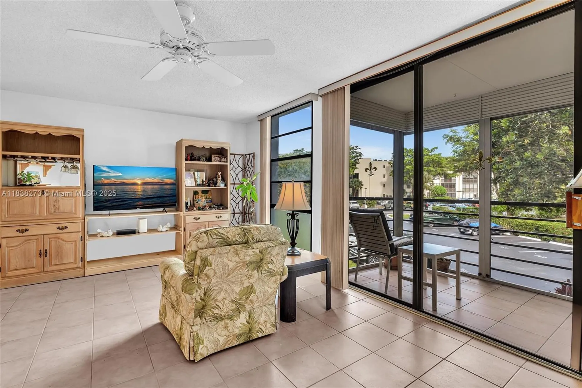 Property Slideshow image 8 of 43 | 20400 w country club dr 215, Aventura, FL, 33180