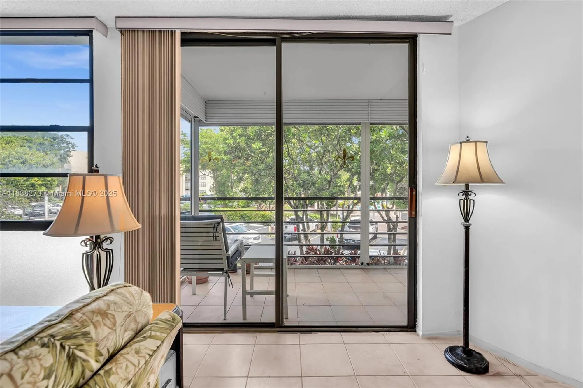 Property Slideshow image 9 of 43 | 20400 w country club dr 215, Aventura, FL, 33180