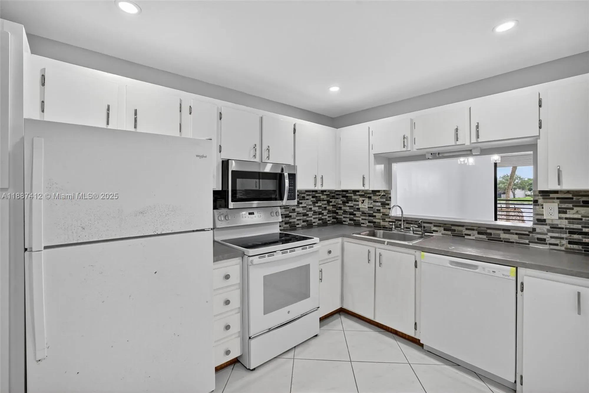 Property Slideshow image 10 of 82 | 1100 colony point cir apt 205, Pembroke Pines, FL, 33026