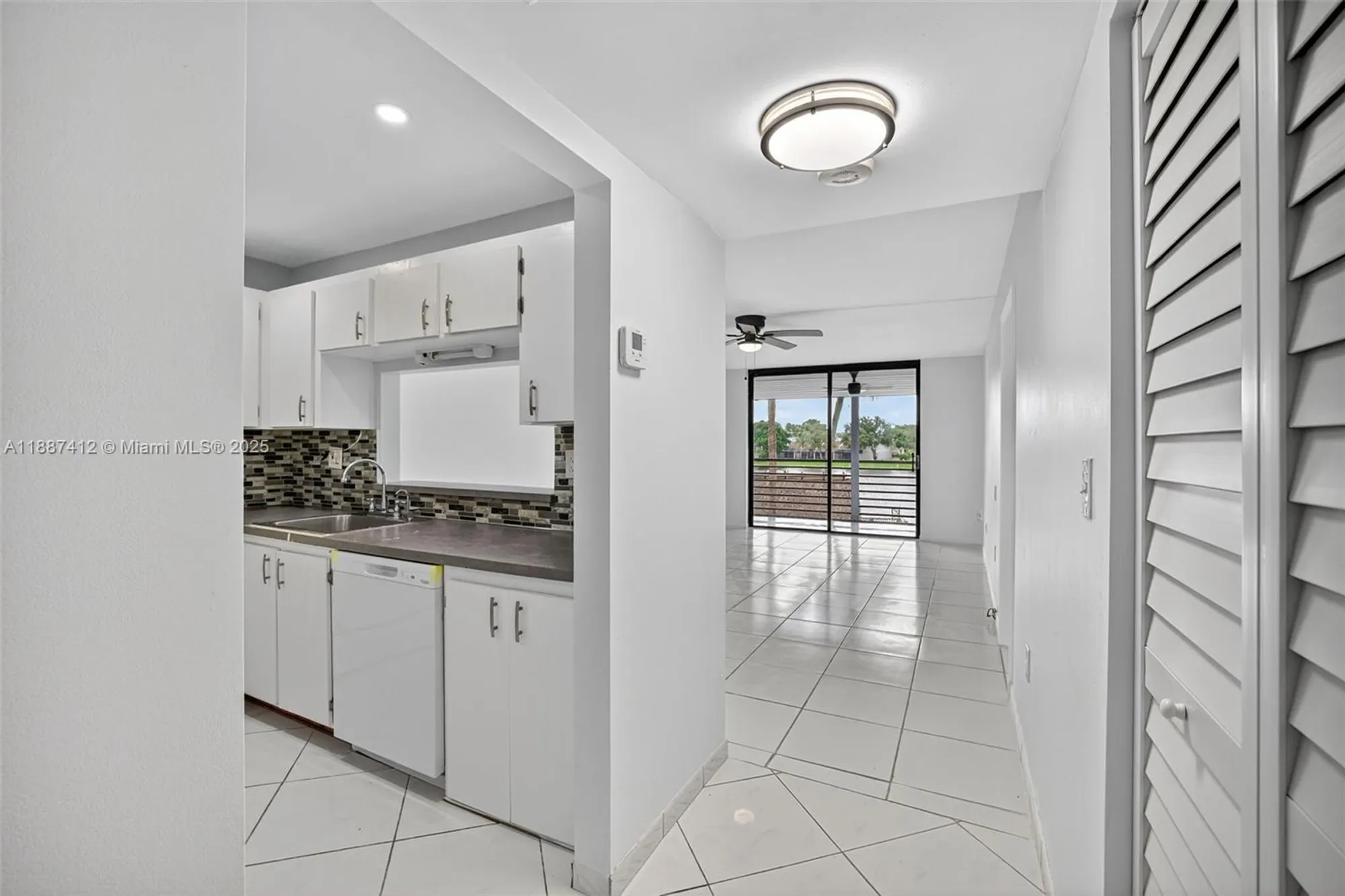 Property Slideshow image 12 of 82 | 1100 colony point cir apt 205, Pembroke Pines, FL, 33026