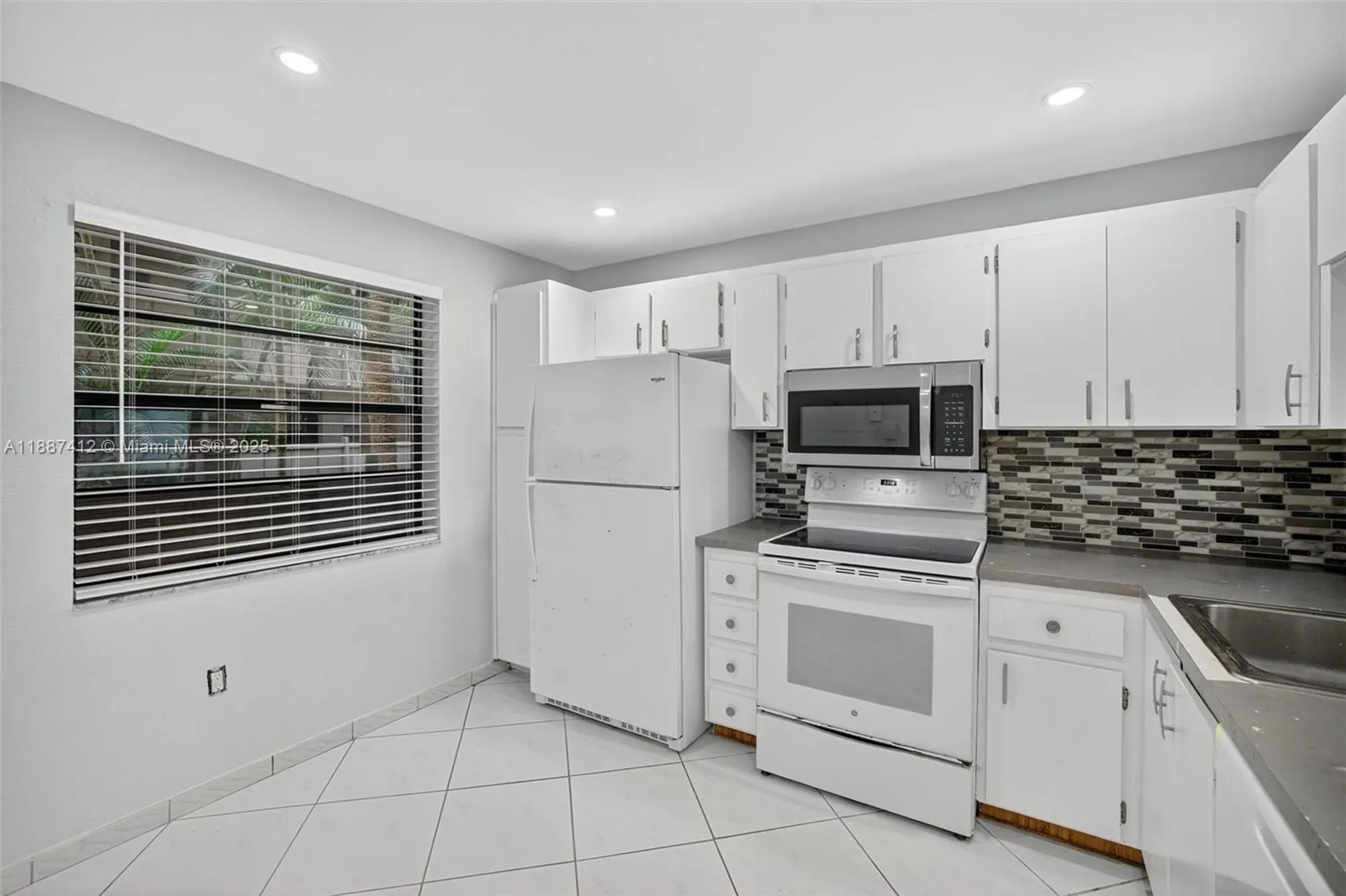 Property Slideshow image 9 of 82 | 1100 colony point cir apt 205, Pembroke Pines, FL, 33026