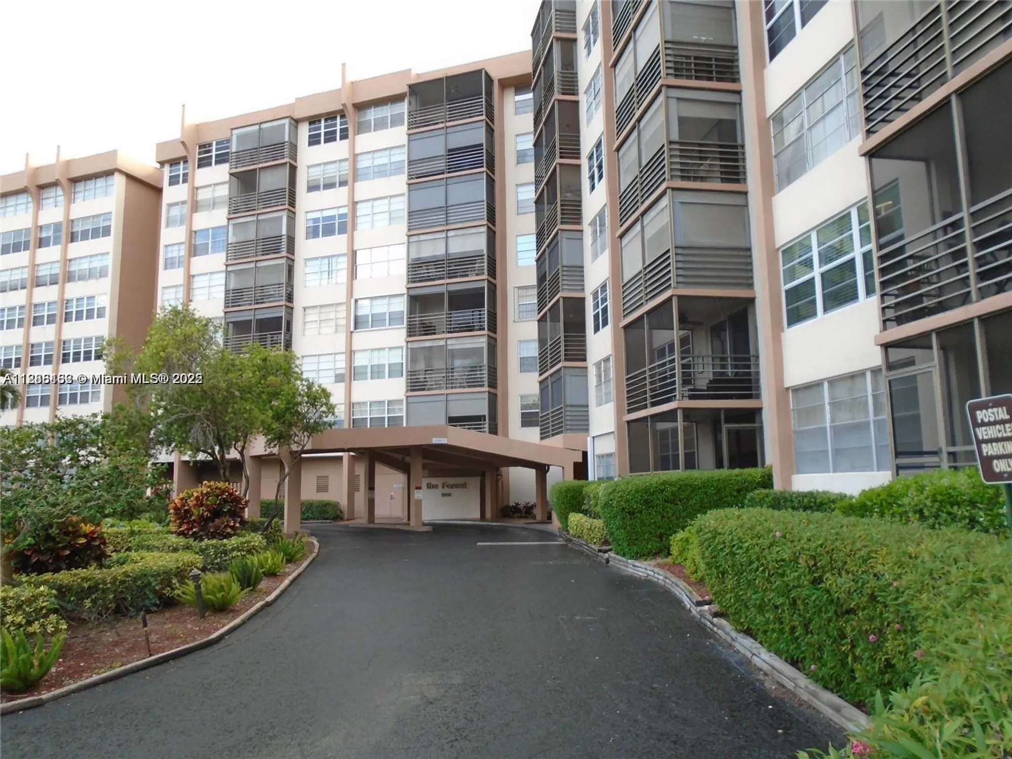 Property Slideshow image 2 of 8 | 1400 saint charles pl apt 222, Pembroke Pines, FL, 33026