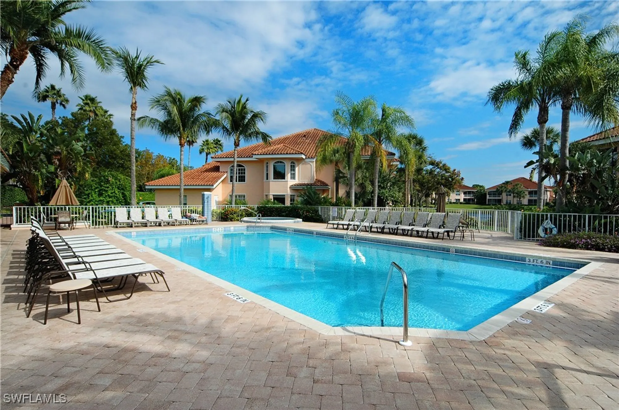 Property Slideshow image 16 of 25 | 8420 abbington cir b25, Naples, FL, 34108