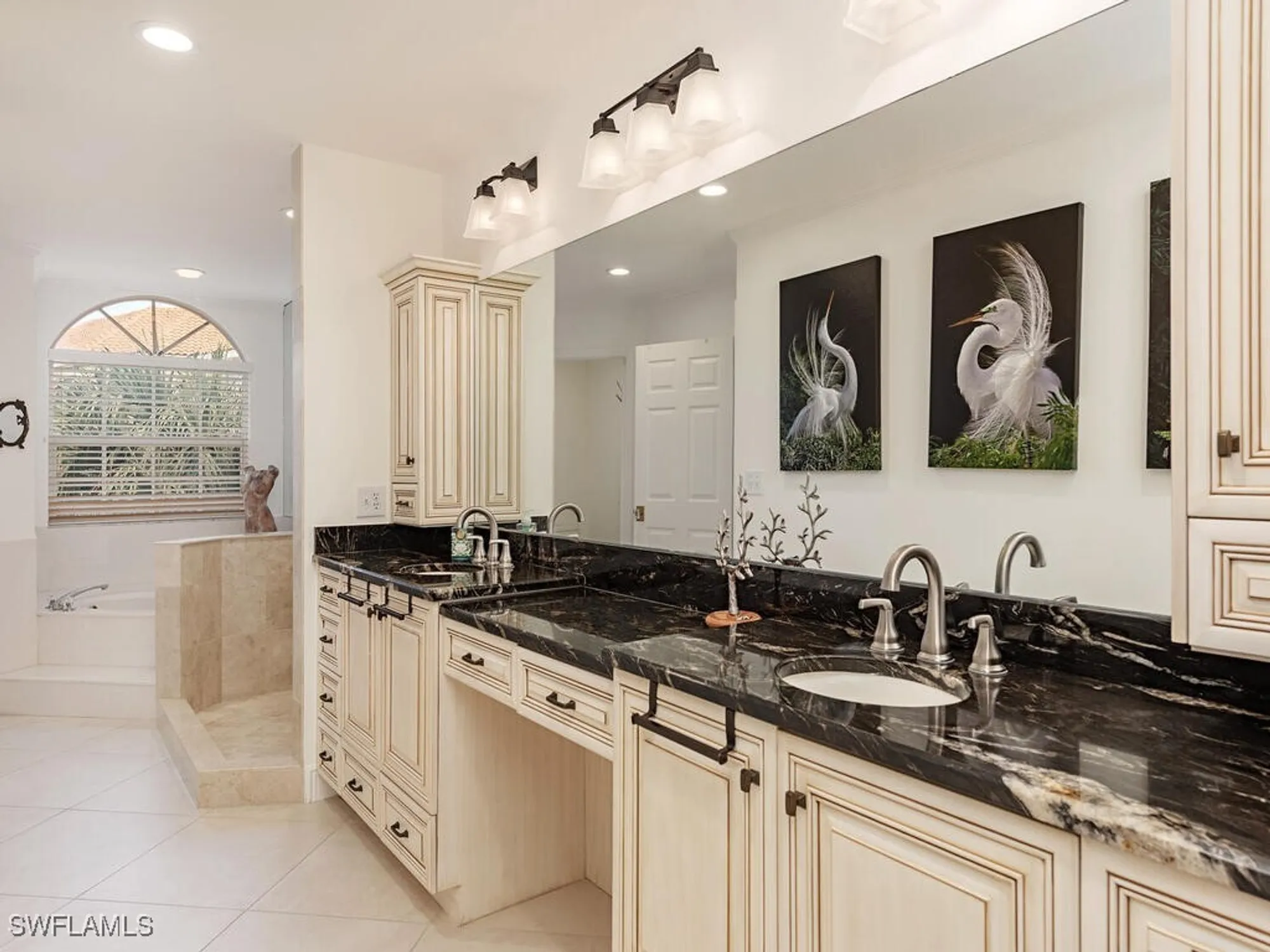 Property Slideshow image 9 of 25 | 8420 abbington cir b25, Naples, FL, 34108