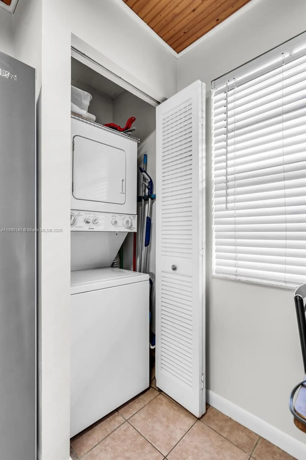 Property Slideshow image 18 of 33 | 1100 colony point cir 504, Pembroke Pines, FL, 33026