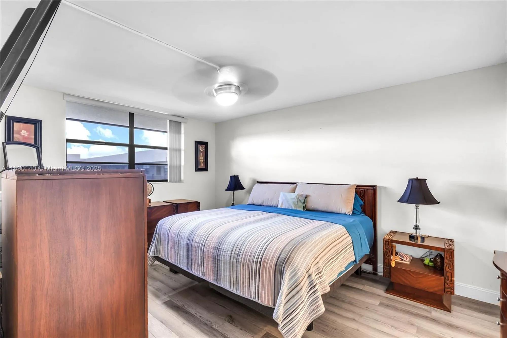 Property Slideshow image 12 of 33 | 1100 colony point cir 504, Pembroke Pines, FL, 33026