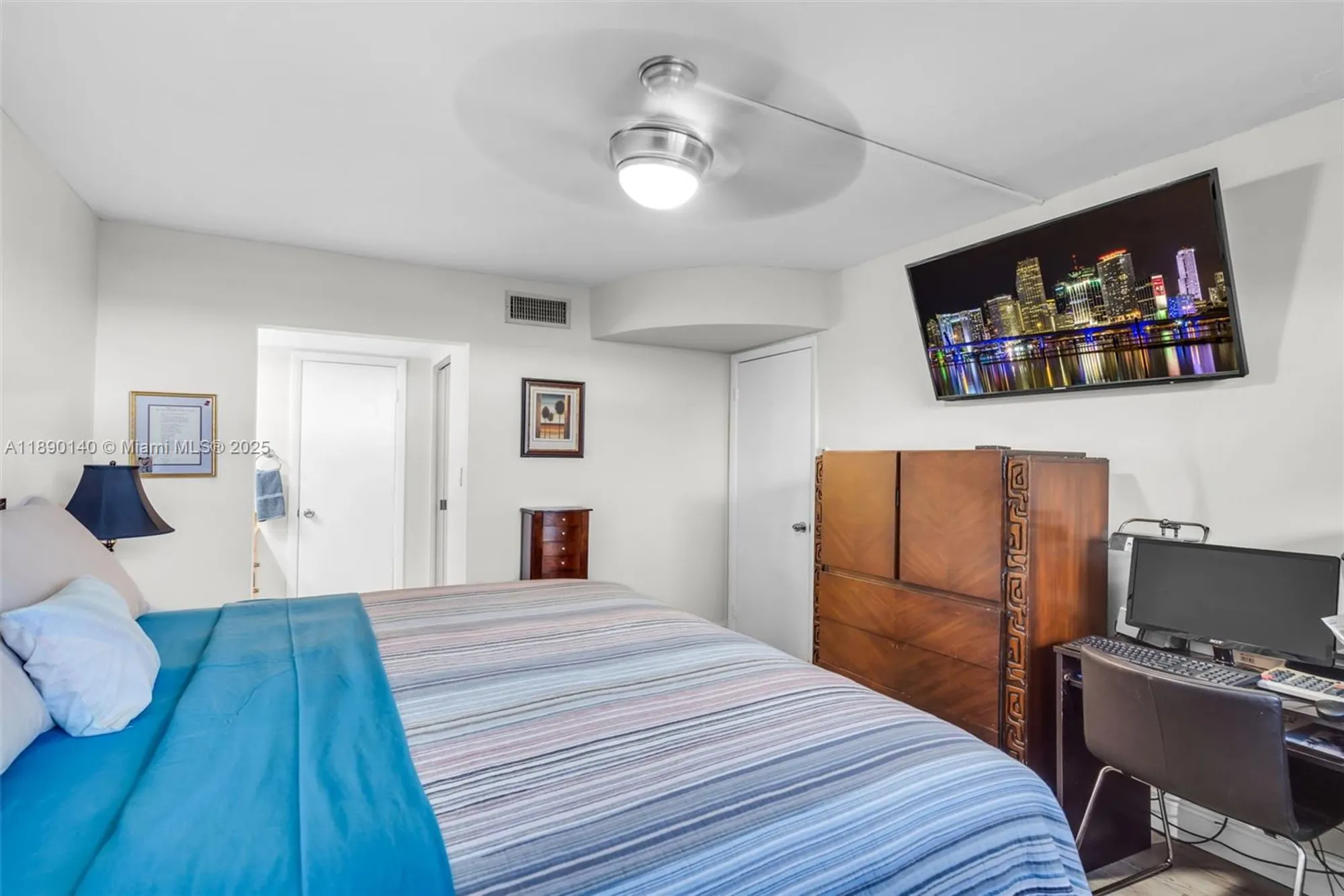 Property Slideshow image 13 of 33 | 1100 colony point cir 504, Pembroke Pines, FL, 33026