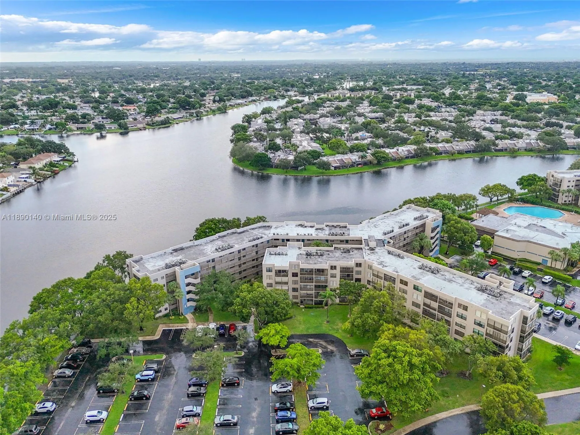 Property Slideshow image 24 of 33 | 1100 colony point cir 504, Pembroke Pines, FL, 33026