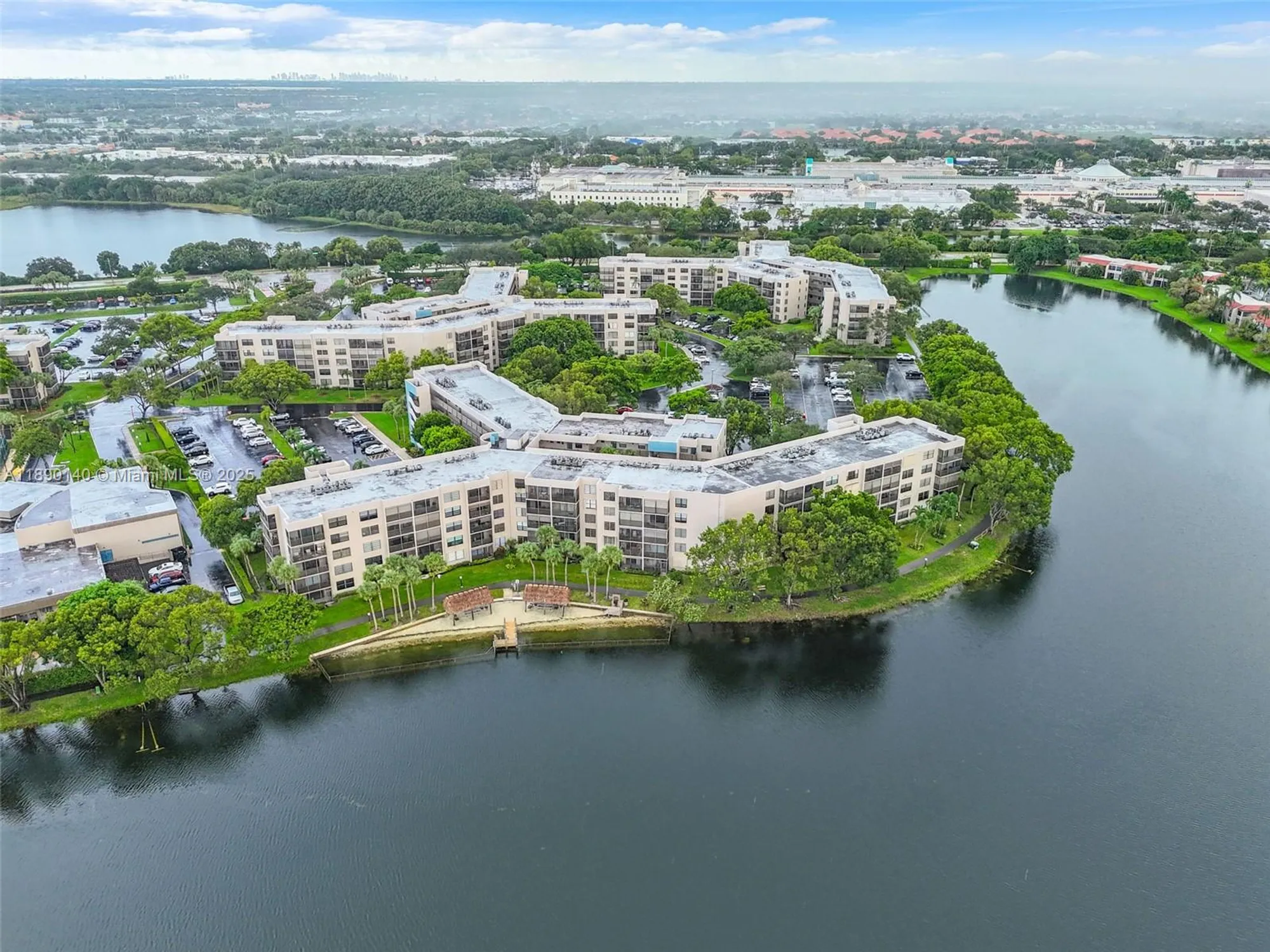 Property Slideshow image 28 of 33 | 1100 colony point cir 504, Pembroke Pines, FL, 33026