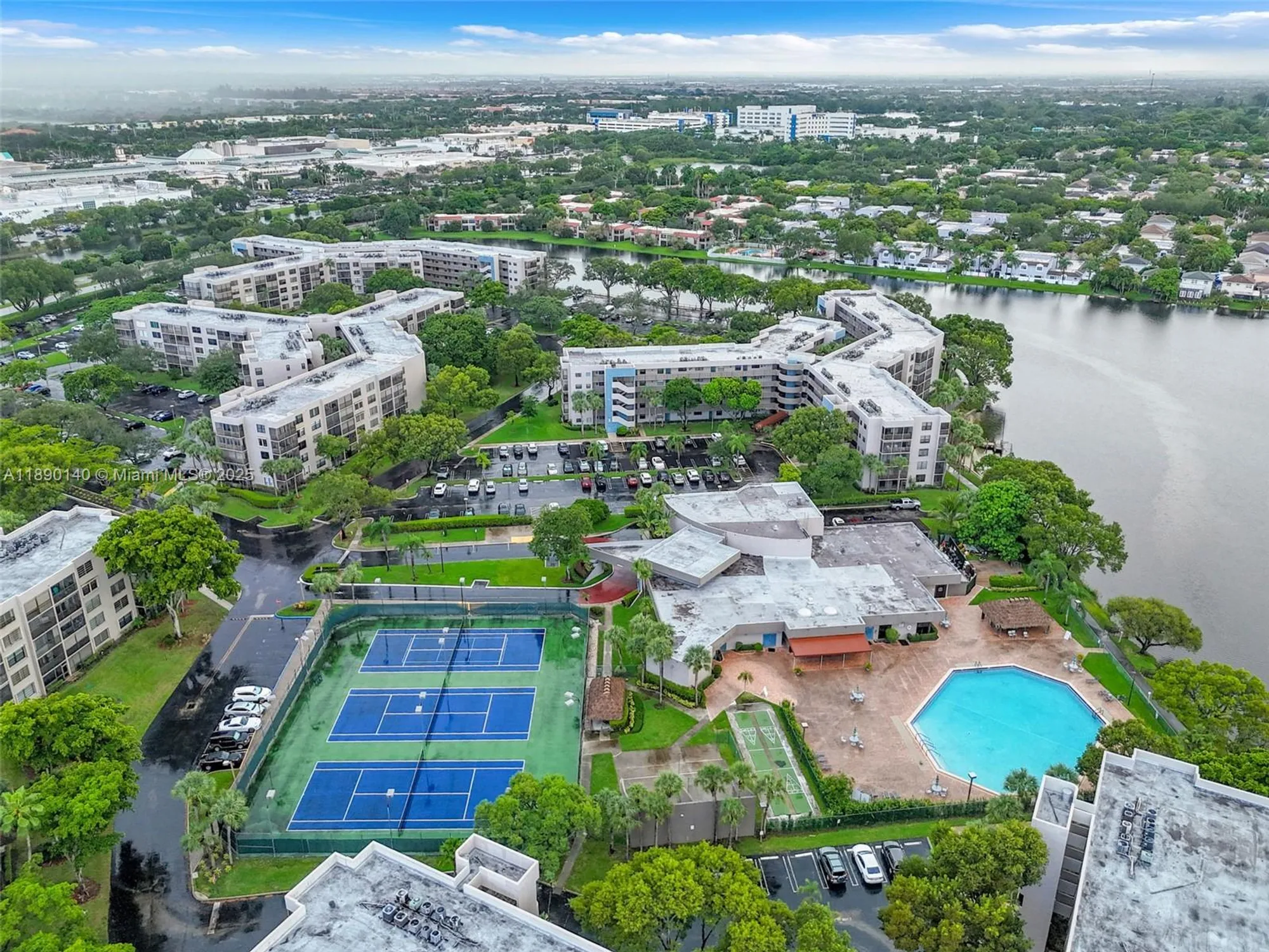 Property Slideshow image 30 of 33 | 1100 colony point cir 504, Pembroke Pines, FL, 33026