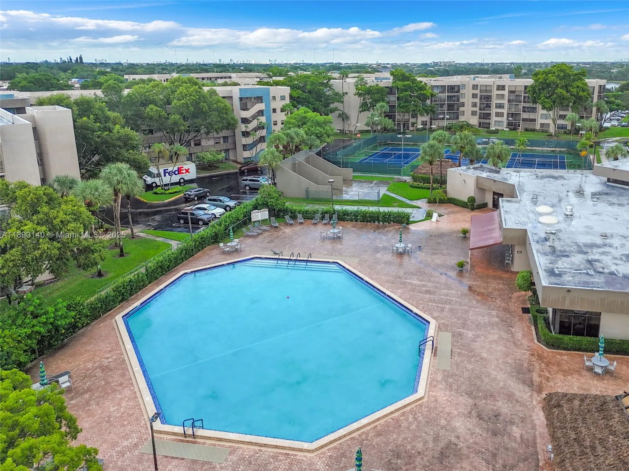 Property Slideshow image 31 of 33 | 1100 colony point cir 504, Pembroke Pines, FL, 33026