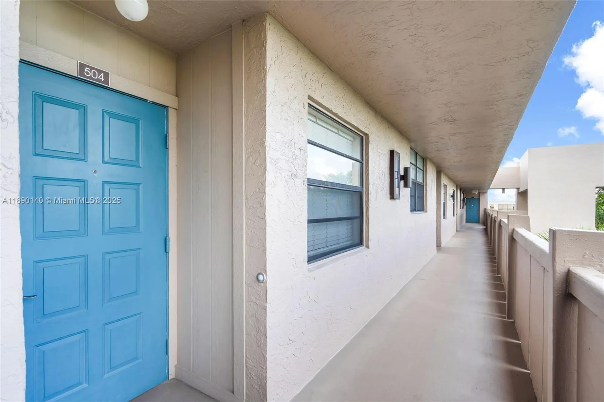 Property Slideshow image 4 of 33 | 1100 colony point cir 504, Pembroke Pines, FL, 33026