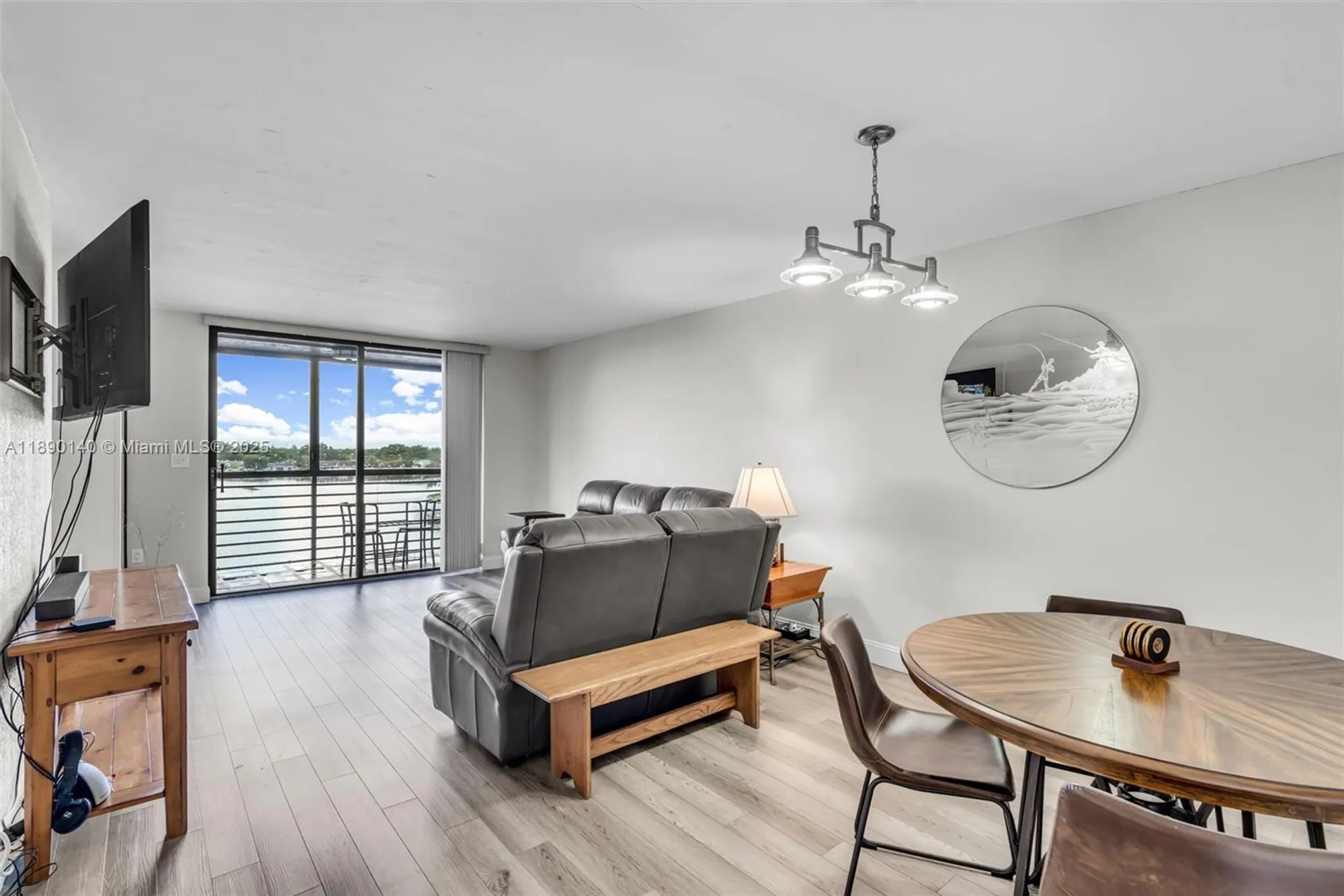 Property Slideshow image 5 of 33 | 1100 colony point cir 504, Pembroke Pines, FL, 33026