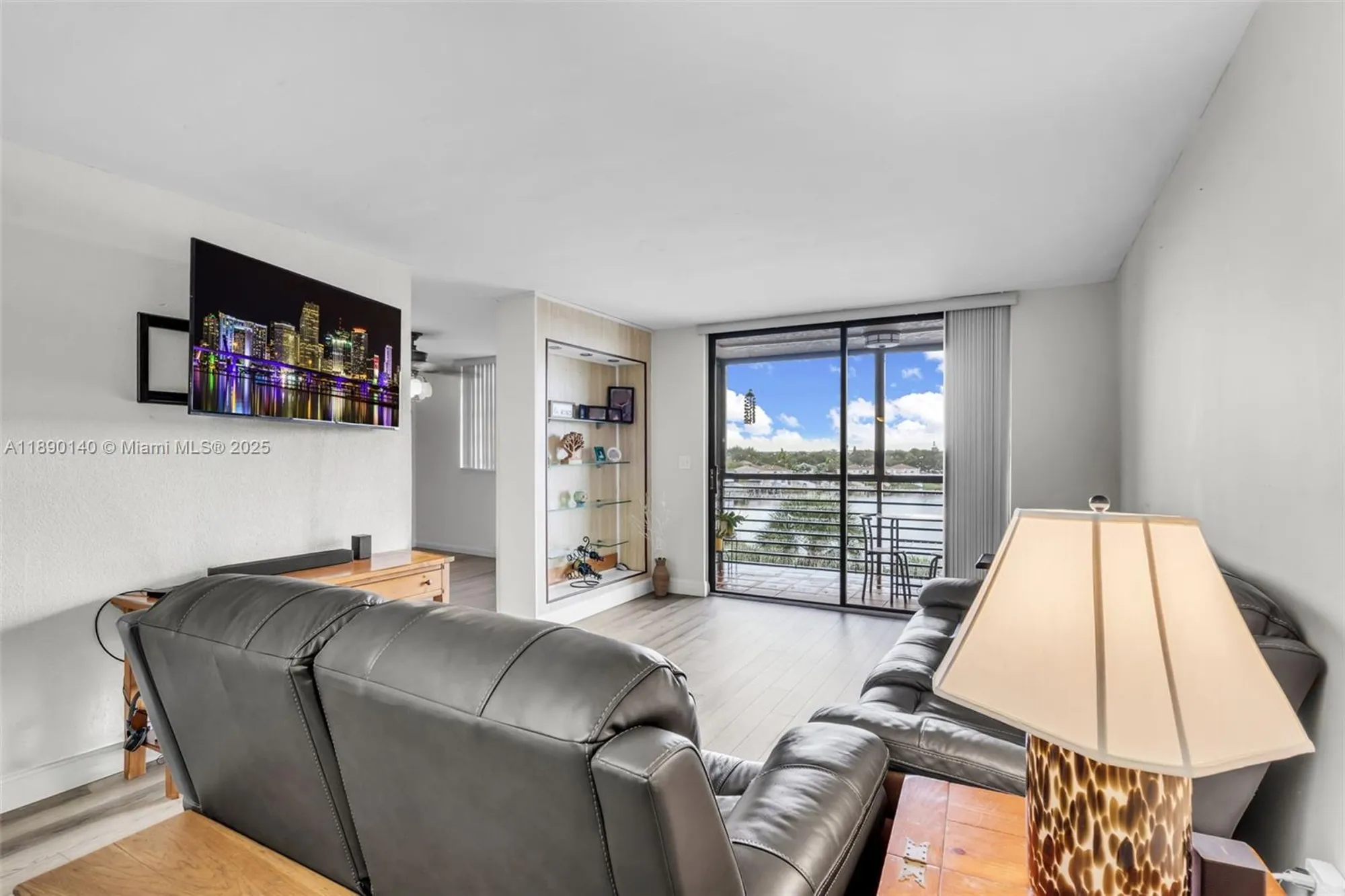 Property Slideshow image 6 of 33 | 1100 colony point cir 504, Pembroke Pines, FL, 33026