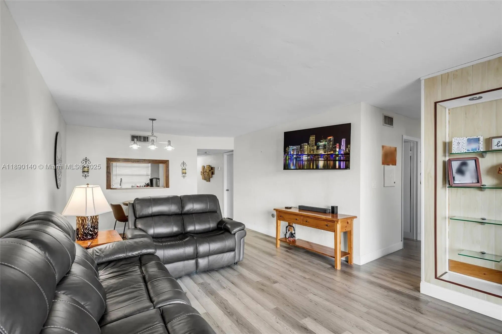 Property Slideshow image 7 of 33 | 1100 colony point cir 504, Pembroke Pines, FL, 33026