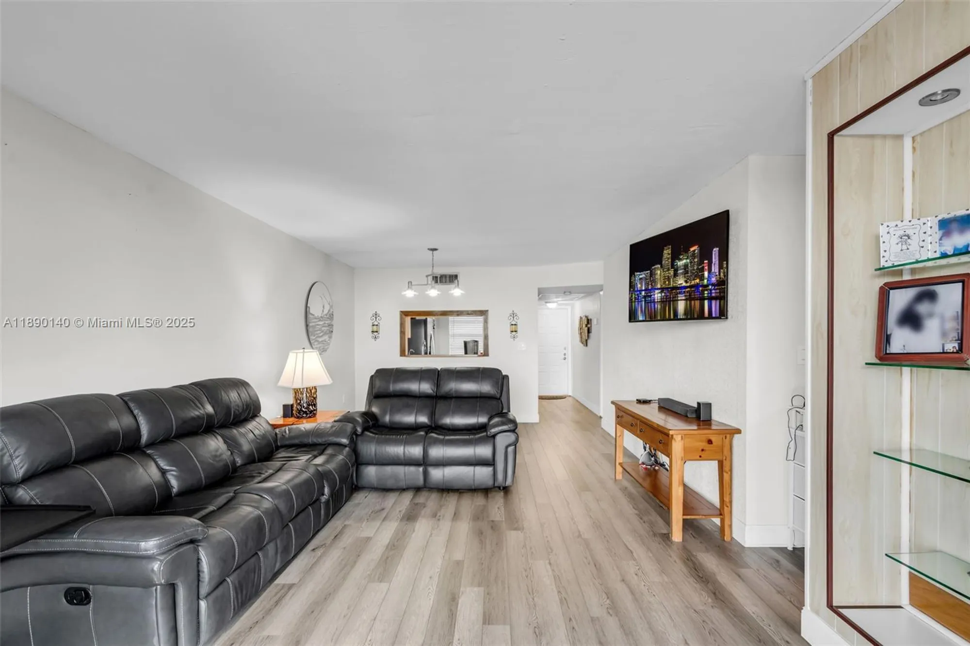 Property Slideshow image 8 of 33 | 1100 colony point cir 504, Pembroke Pines, FL, 33026