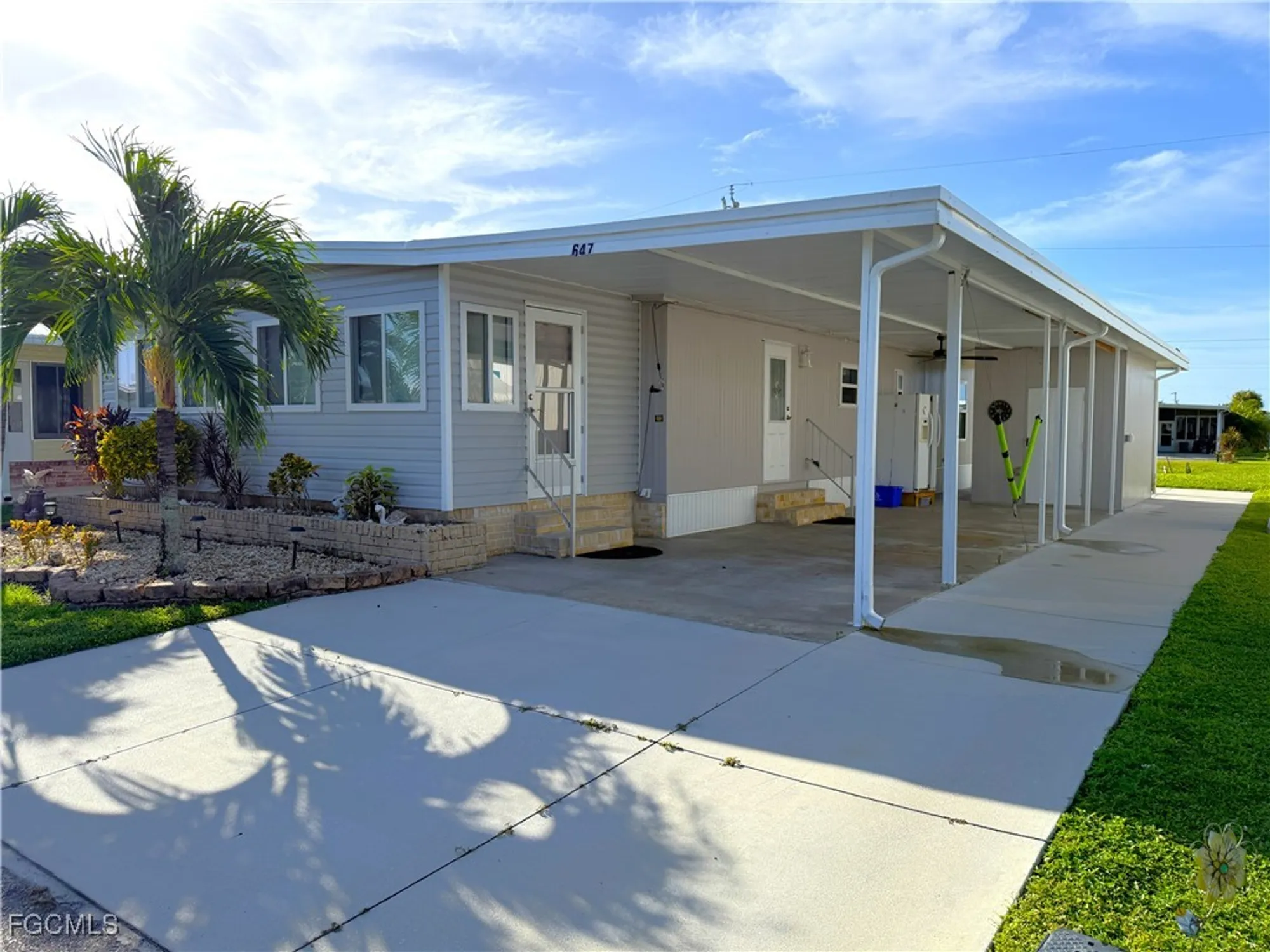 Property Slideshow image 2 of 48 | 5508 ben franklin ln, North Fort Myers, FL, 33917