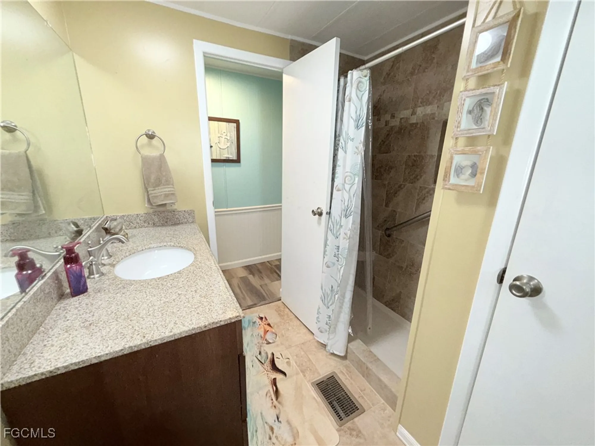 Property Slideshow image 21 of 48 | 5508 ben franklin ln, North Fort Myers, FL, 33917