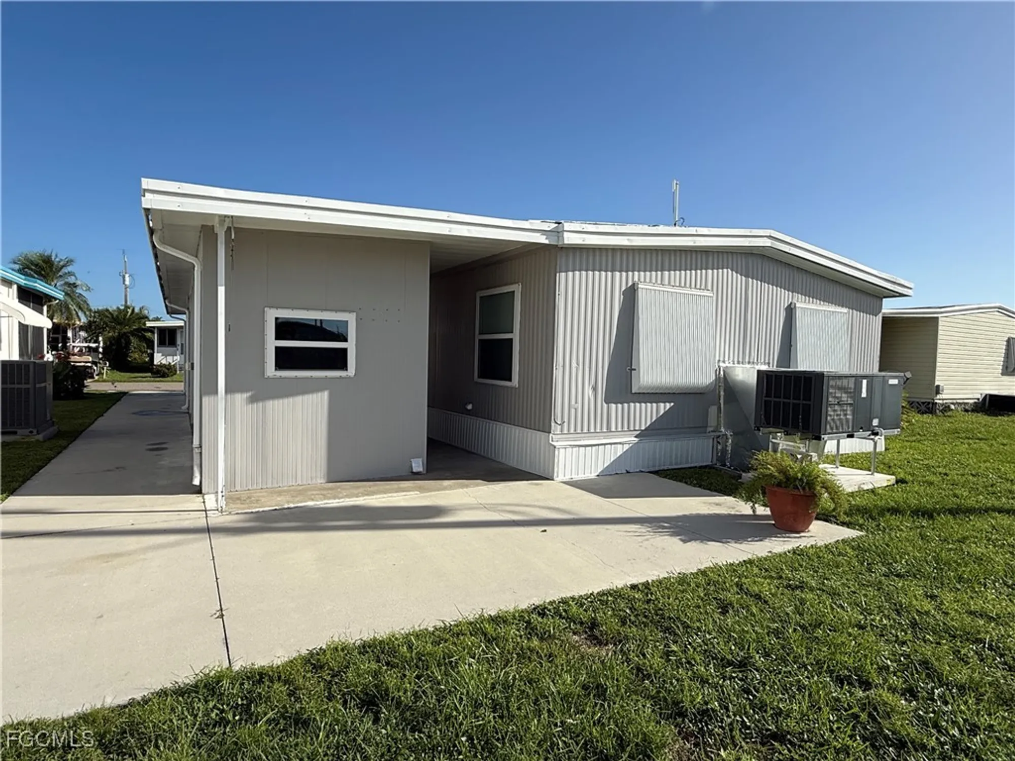 Property Slideshow image 5 of 48 | 5508 ben franklin ln, North Fort Myers, FL, 33917