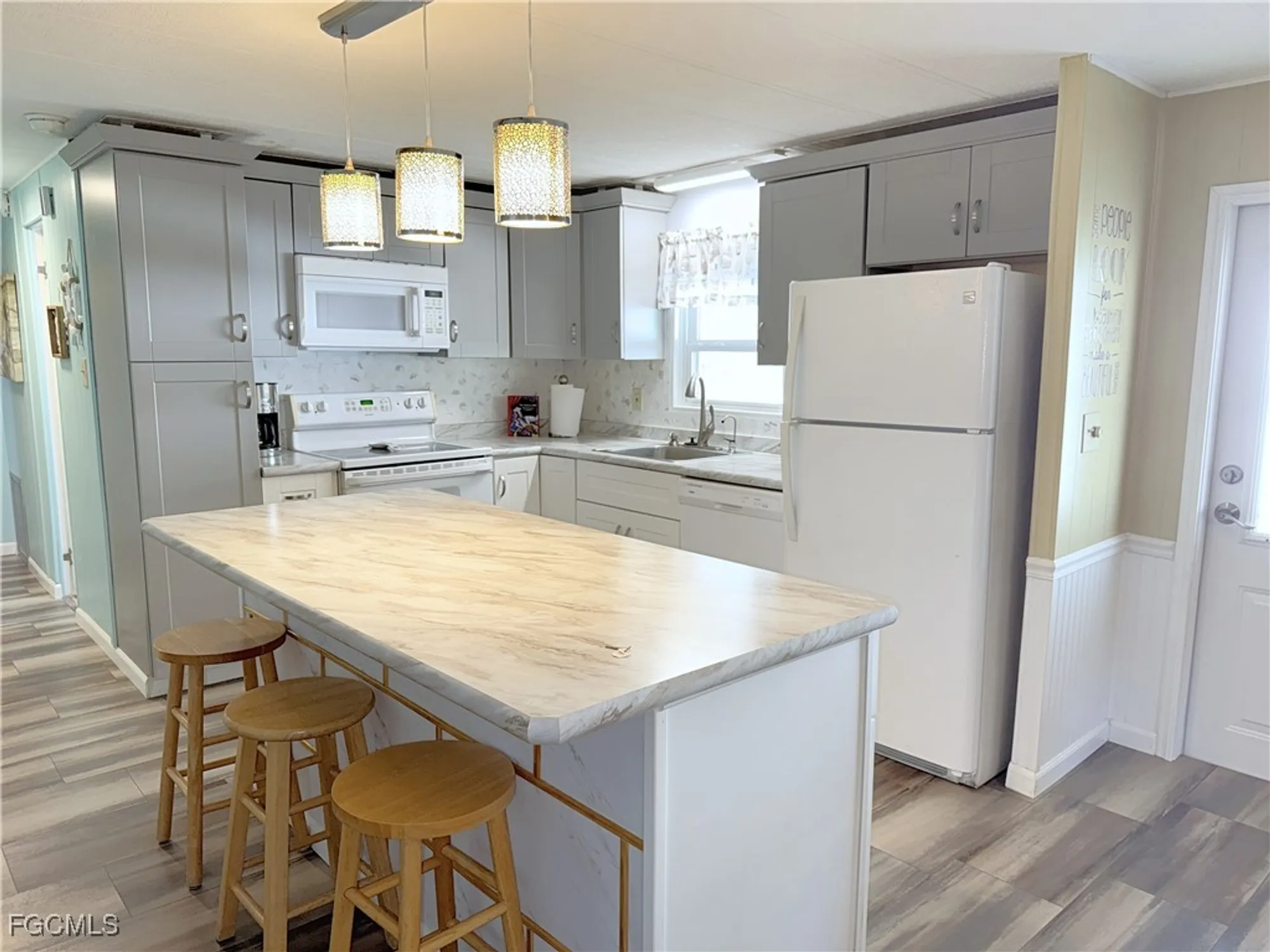 Property Slideshow image 7 of 48 | 5508 ben franklin ln, North Fort Myers, FL, 33917