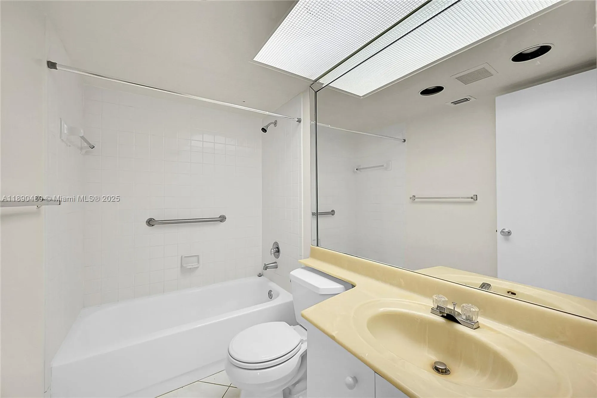 Property Slideshow image 19 of 41 | 1604 abaco dr b3, Coconut Creek, FL, 33066