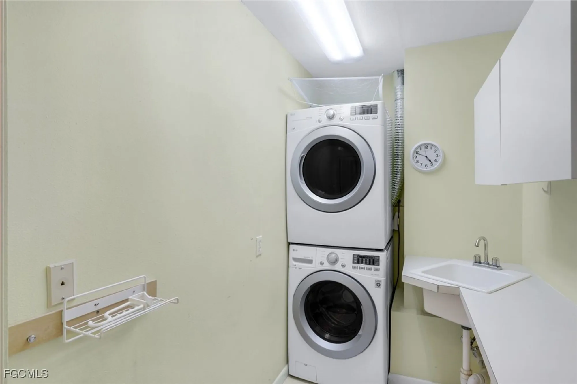 Property Slideshow image 26 of 37 | 1351 medinah dr, Fort Myers, FL, 33919