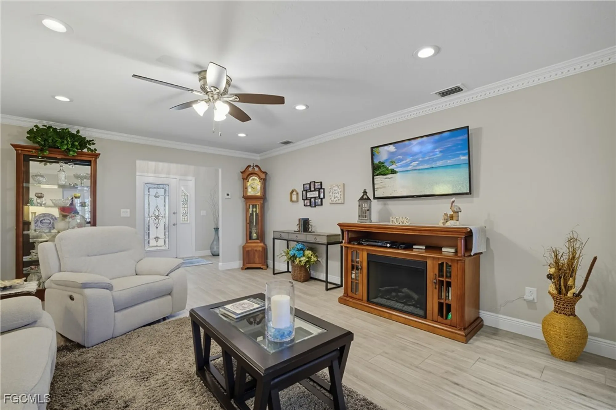 Property Slideshow image 10 of 36 | 1203 n brandywine cir, Fort Myers, FL, 33919