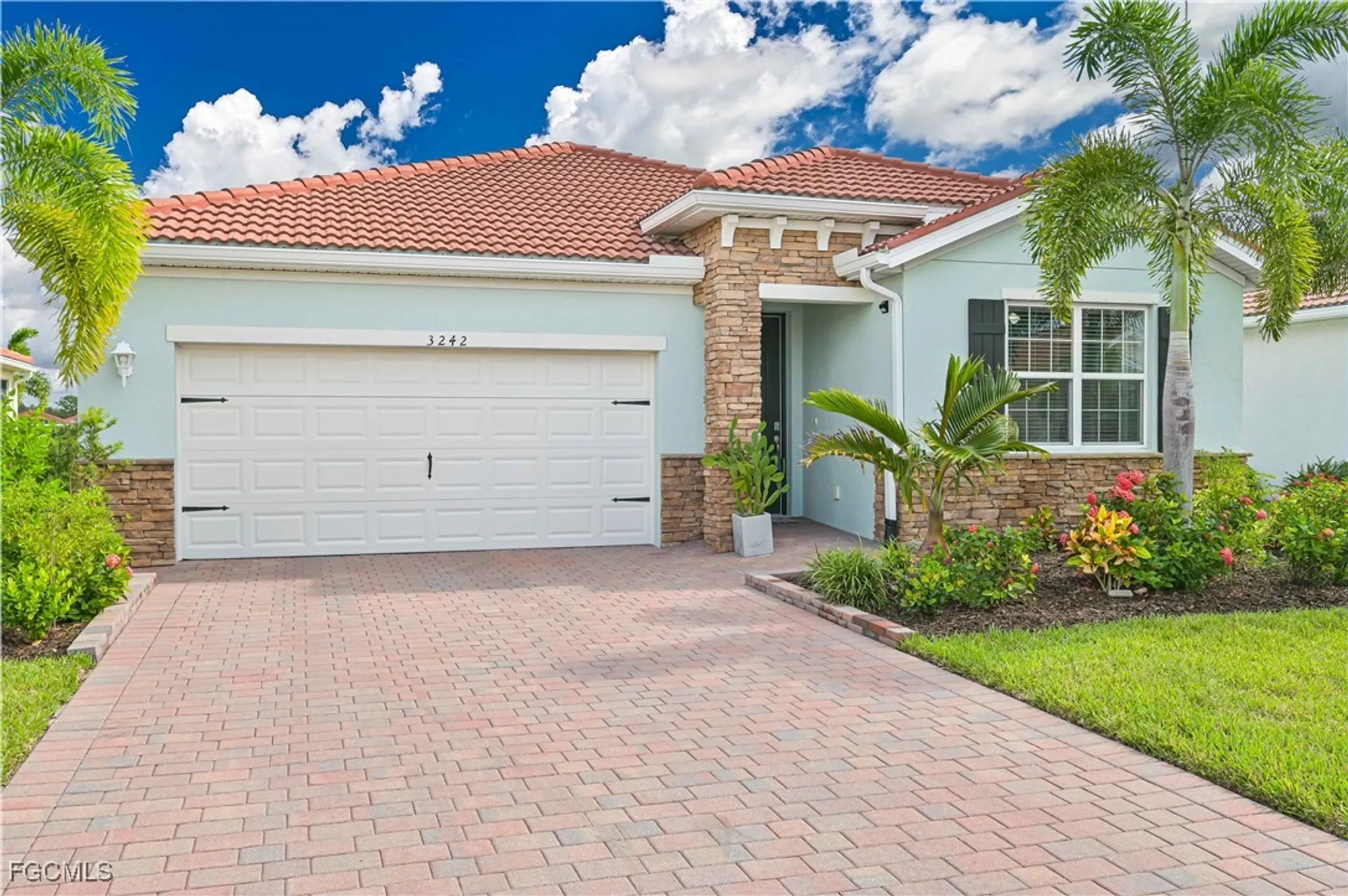 Property Slideshow image 2 of 43 | 3242 apple blossom dr, Alva, FL, 33920