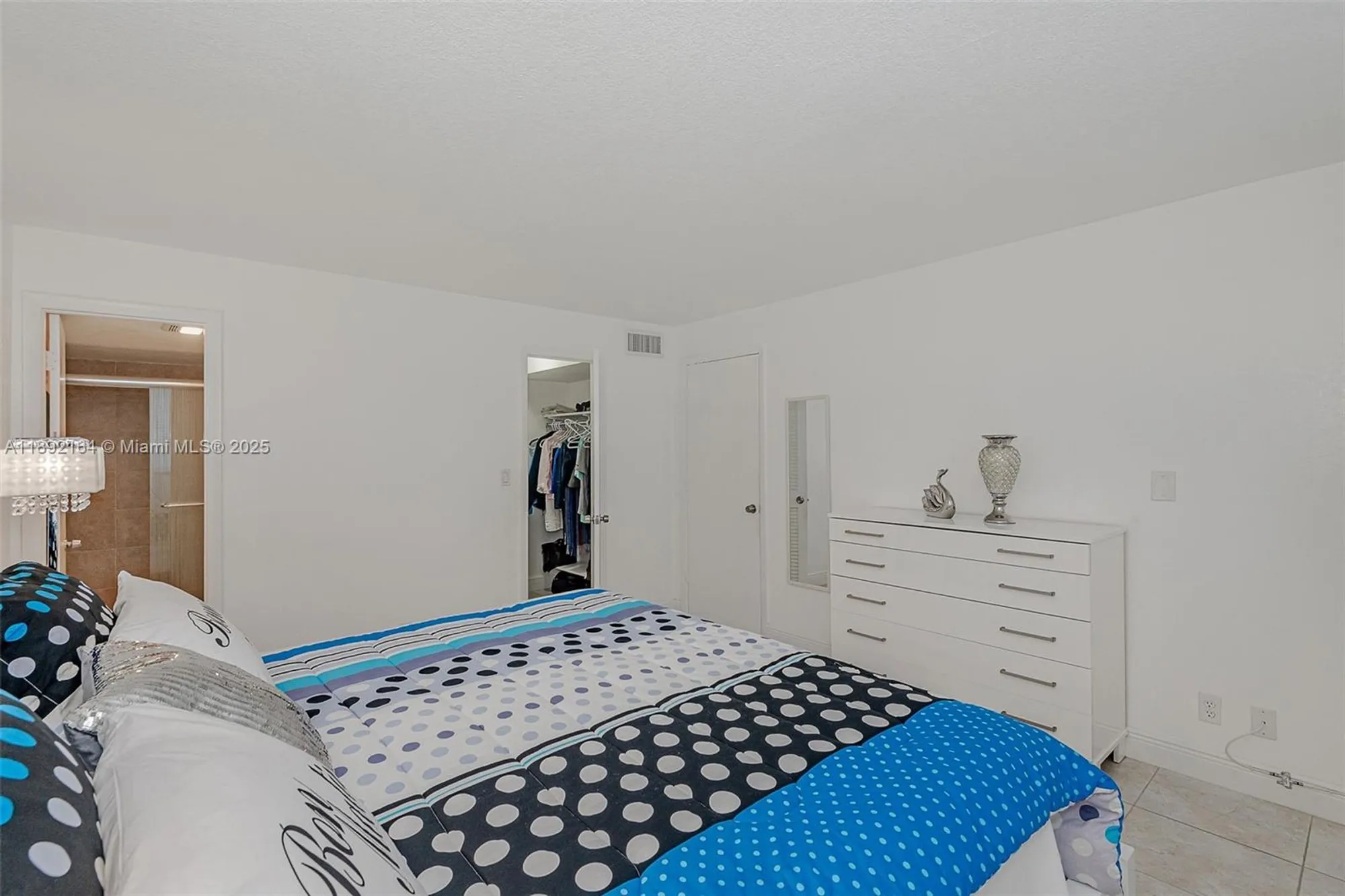 Property Slideshow image 14 of 27 | 9410 n hollybrook lake dr # 11-109, Pembroke Pines, FL, 33025